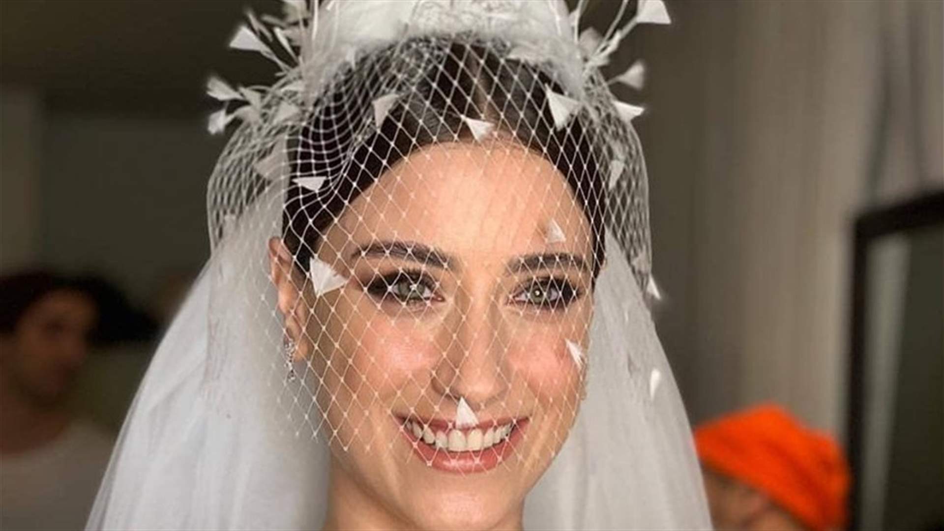 هازال كايا تكشف سبب غياب بيرين سات عن حفل زفافها للمرّة الأولى
