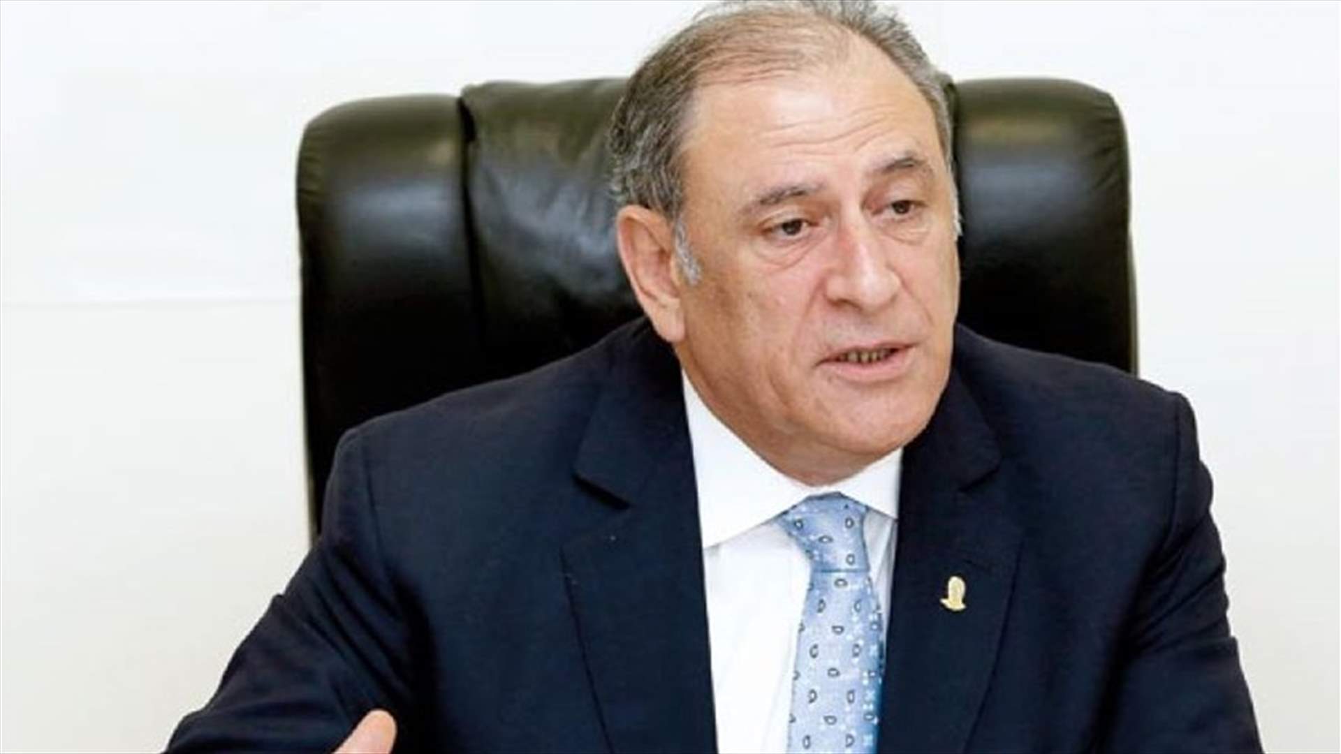 الجراح لجان عزيز: "ما فهمنا عليك كيف طاروا؟"