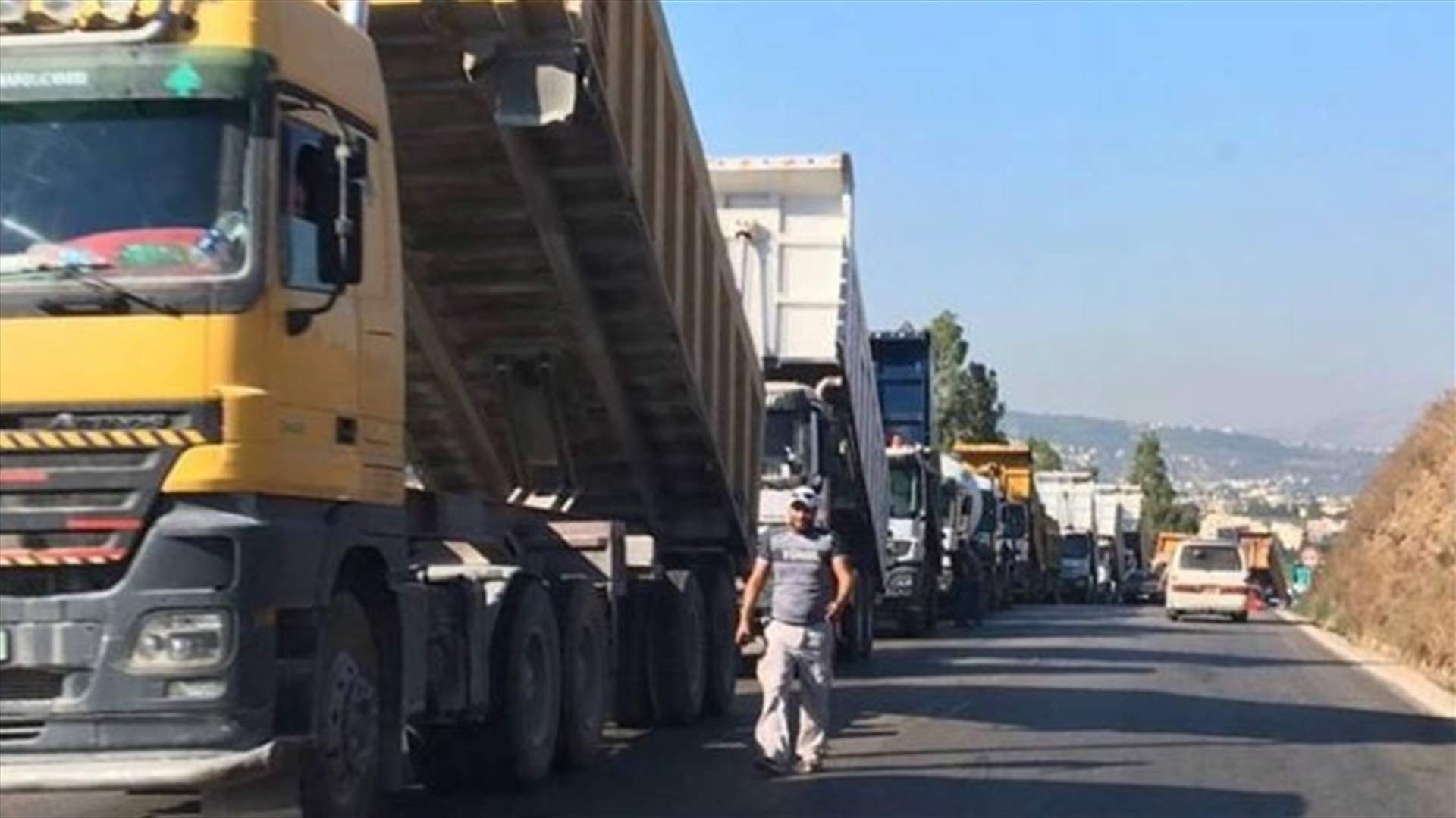 نقابة مالكي الشاحنات: لإعادة النظر في تشغيل المرفأ السبت والاحد