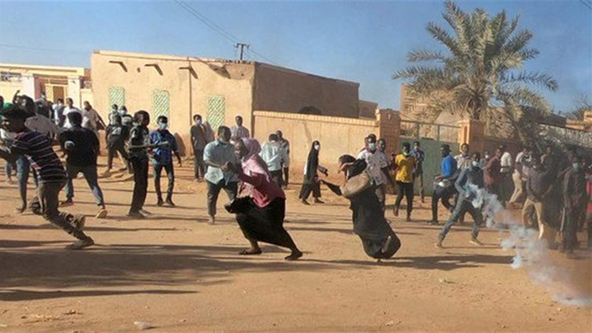 في السودان... الحكم على 9 محتجات بالجلد