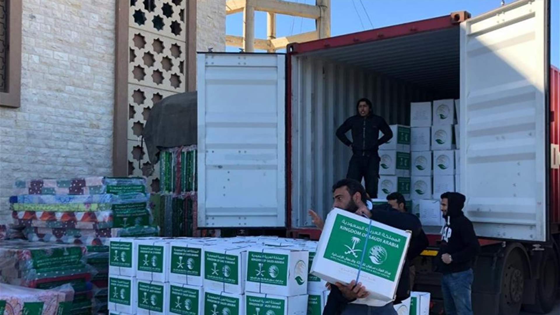 مساعدات لعائلات سورية من مركز الملك سلمان وهيئة الإغاثة في دار الفتوى