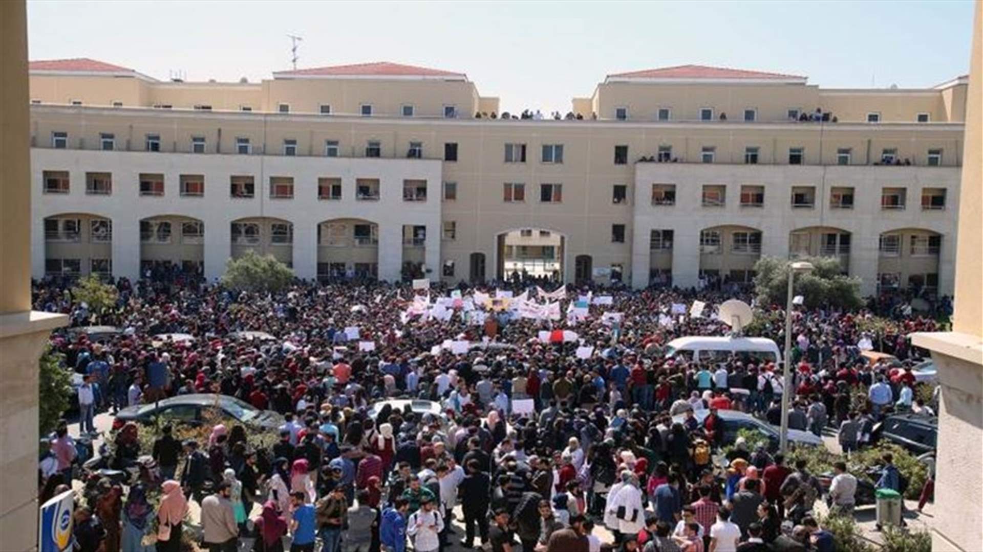وفد من متفرغي "اللبنانية" يطلب المساعدة من اللقيس