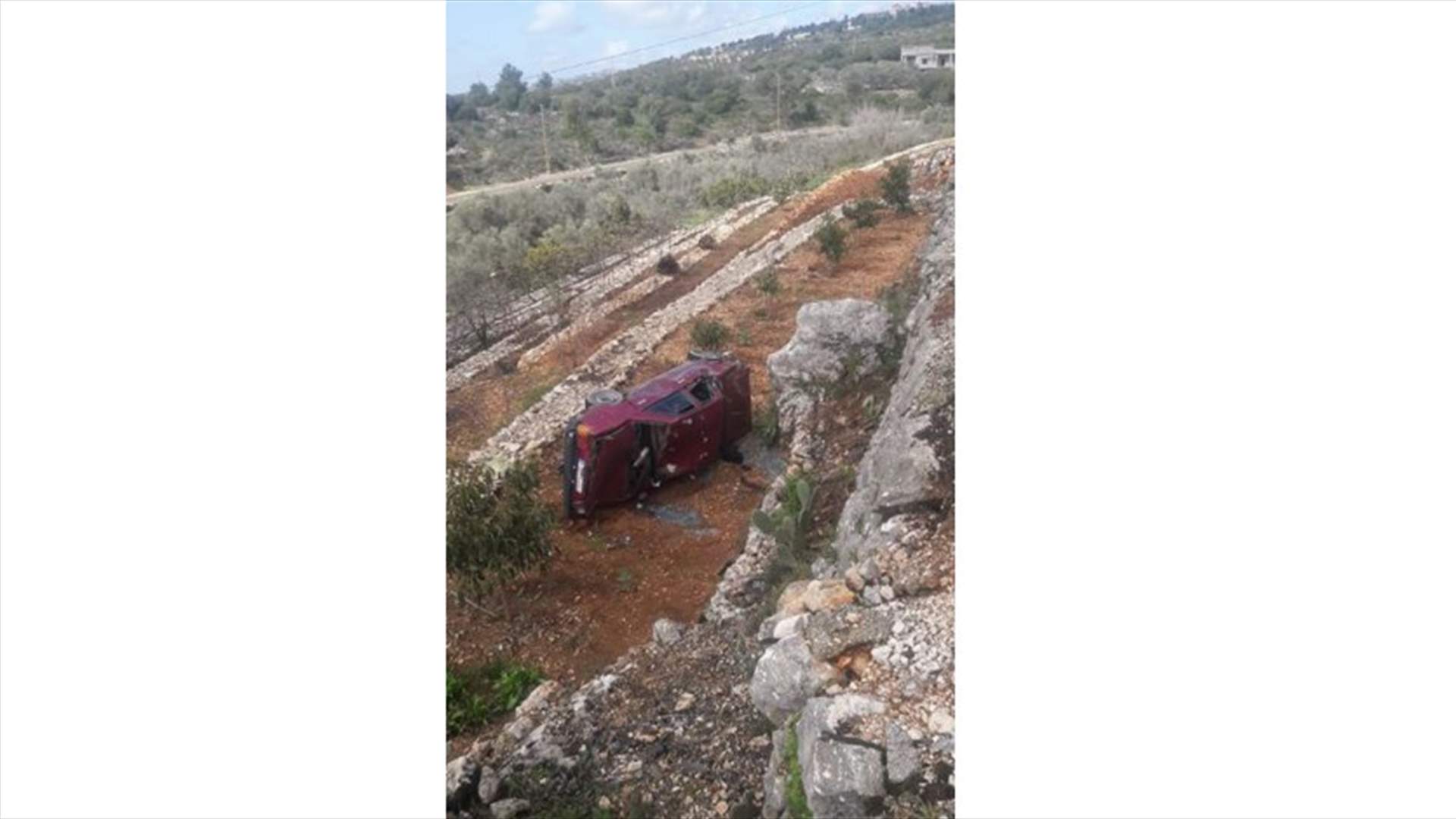 انقلاب سيارة في صفاريه... ونجاة ركابها بأعجوبة