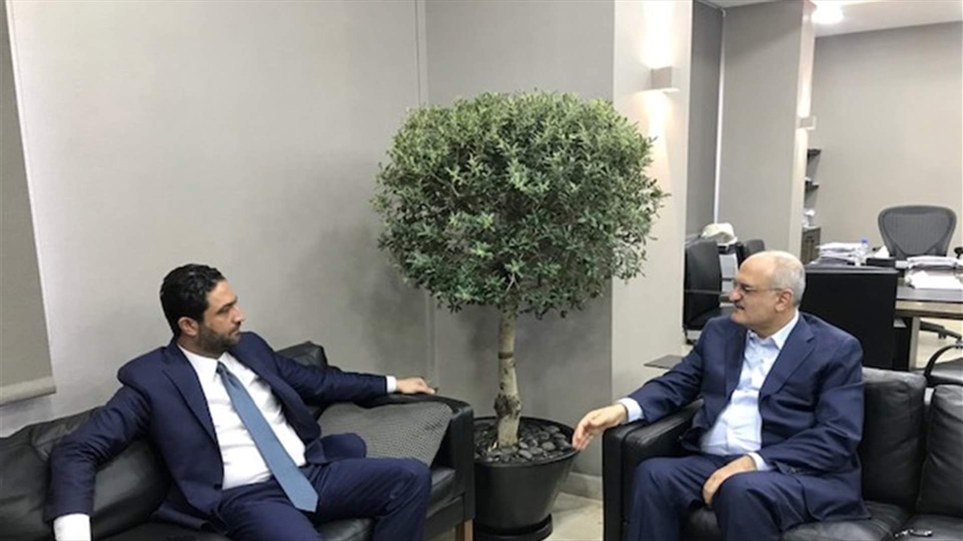 خليل بحث والغريب في ملف النازحين