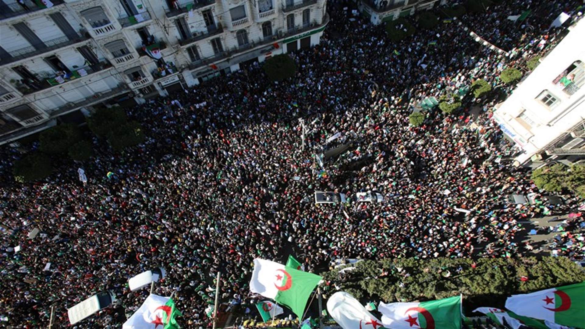 الشرطة الجزائرية: اعتقال 75 محتجًا وإصابة 11 شرطيًا في العاصمة