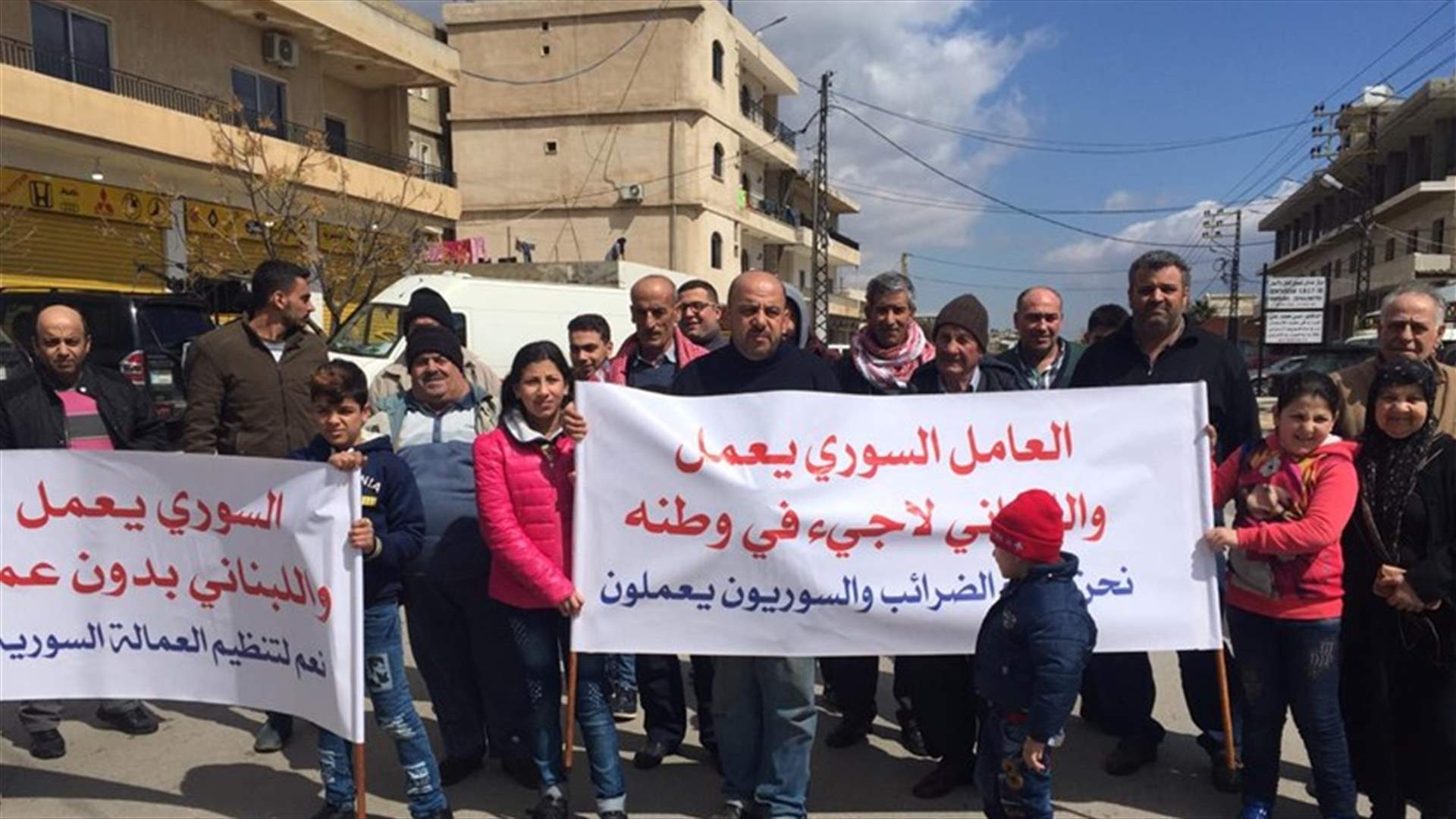 قطع طريق بيت شاما بدنايل احتجاجا على منافسة العمالة السورية