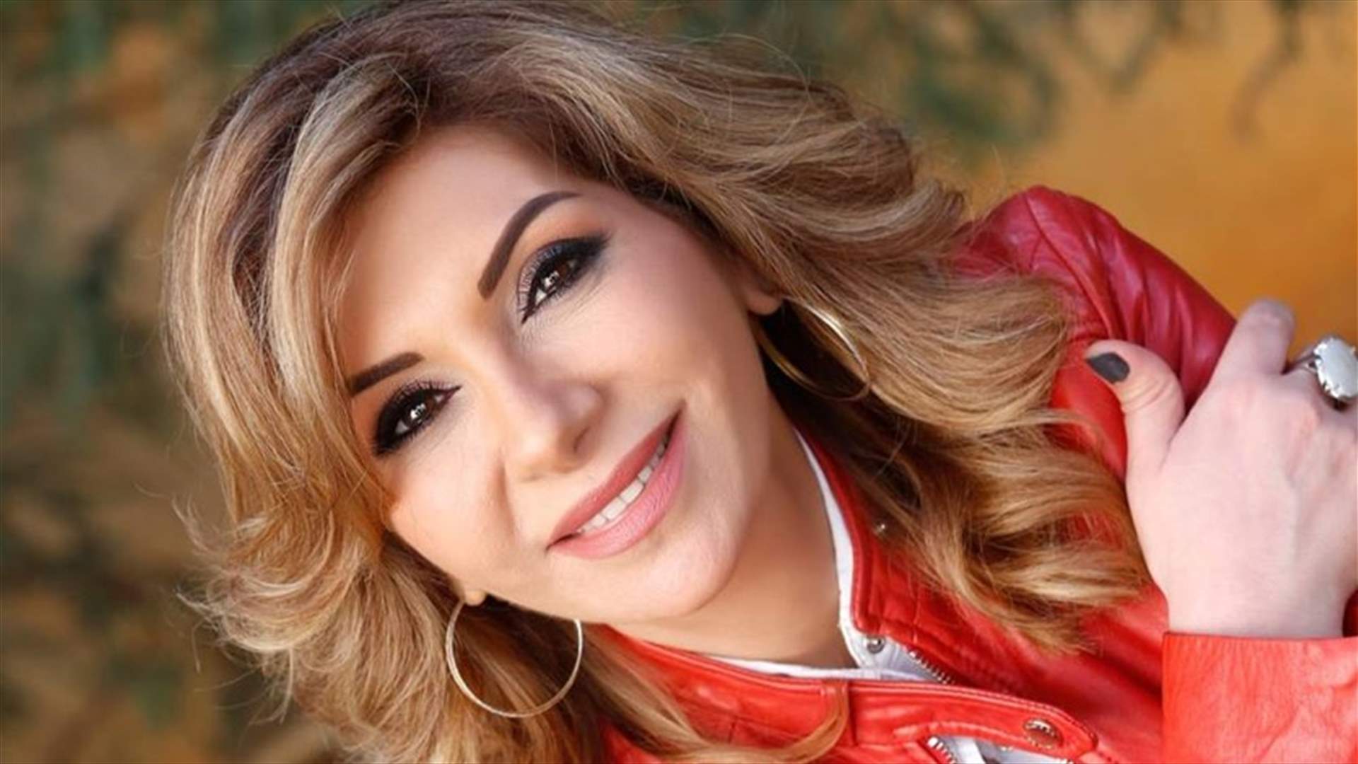 هيام أبو شديد في صورة نادرة بعمر 20 عاماً.. لم تتغيّر ملامحها!
