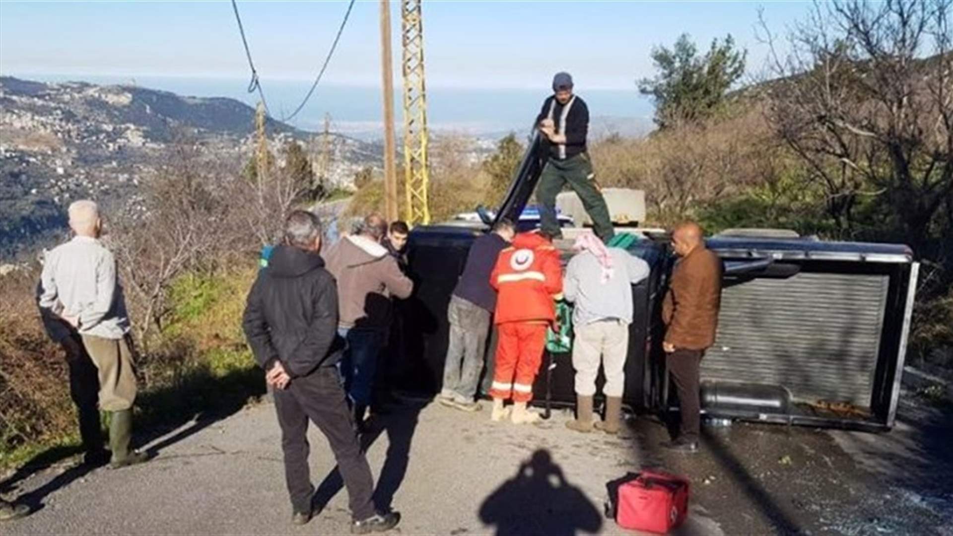 جريح بانقلاب سيارة في بيت الفقس ـ الضنية