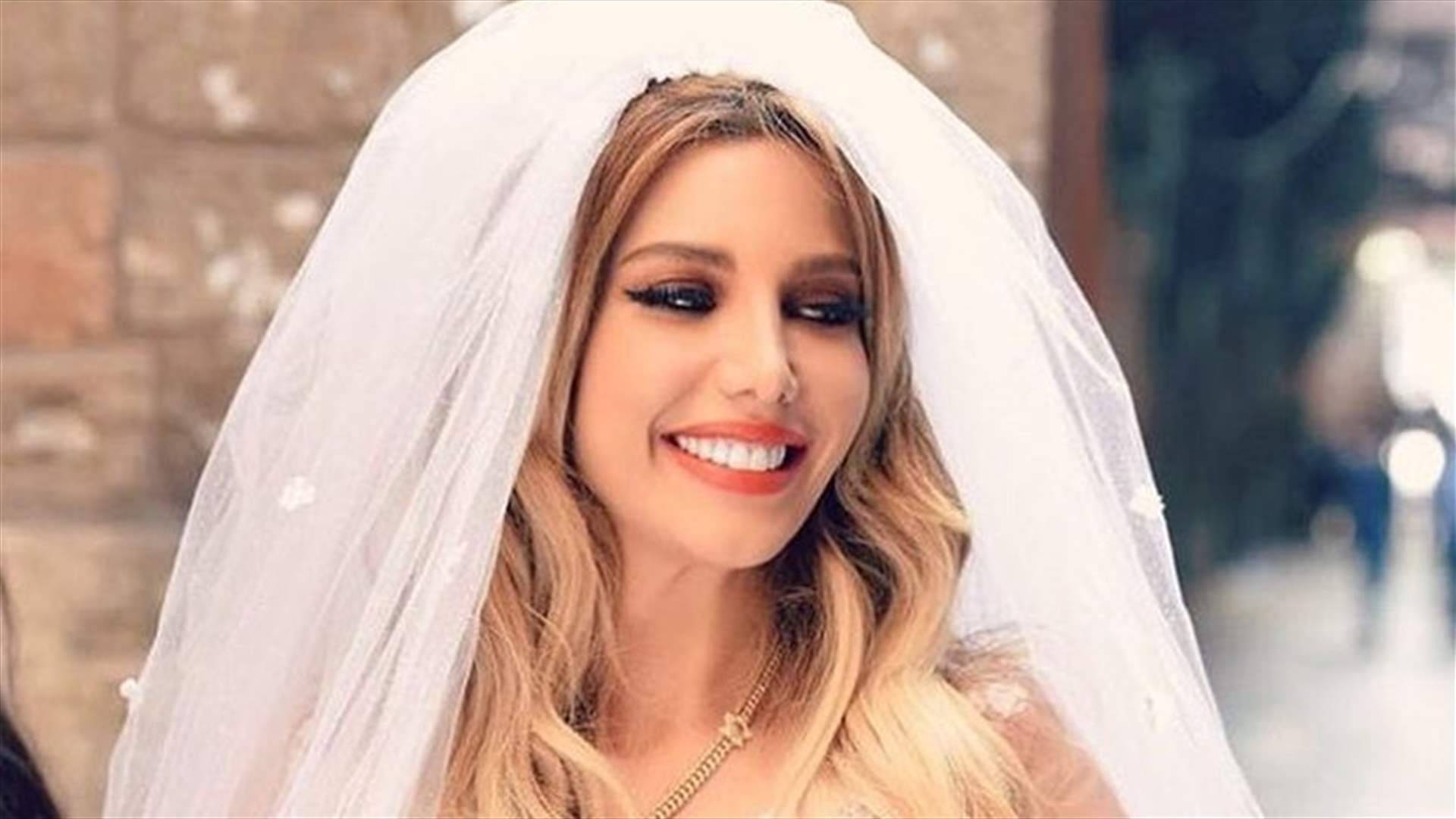 دانا حلبي تغنّي "أنا حنان" ردّاً على أسير الأحزان حمدي (فيديو)