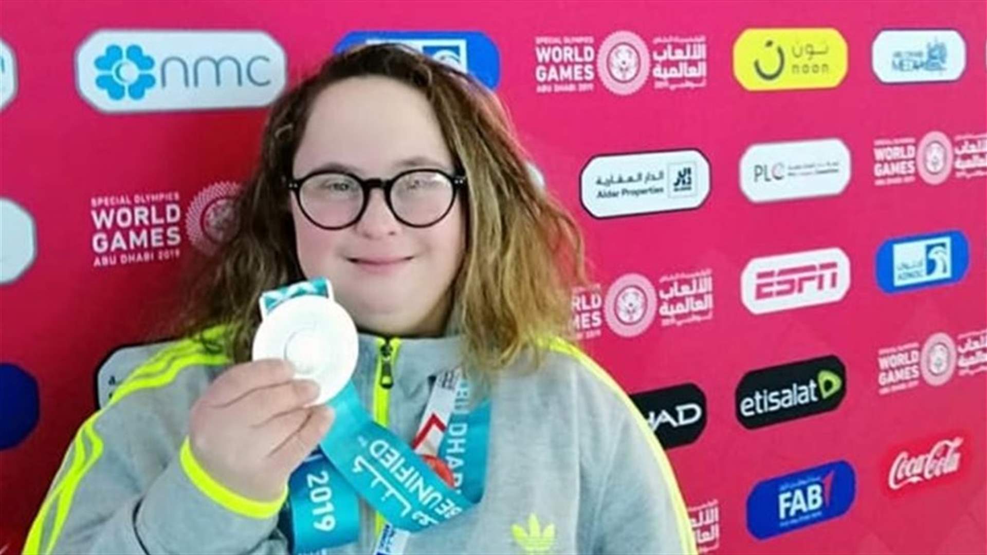 اللبنانية سارة خليفة تحوز على ميدالية فضية الاولمبياد الخاص العالمي بالامارات