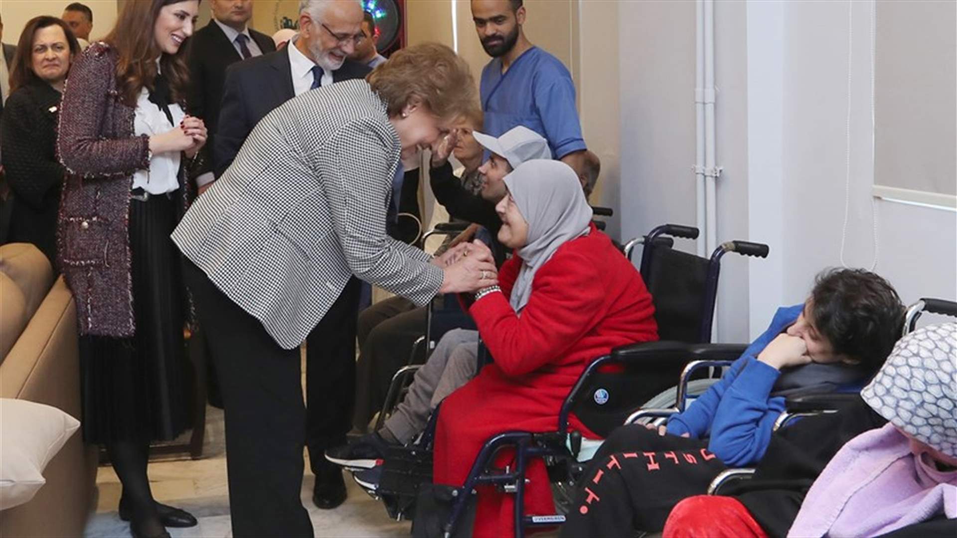 بمناسبة عيد الأم... اللبنانية الاولى تجول على دور للمسنين (صوَر)