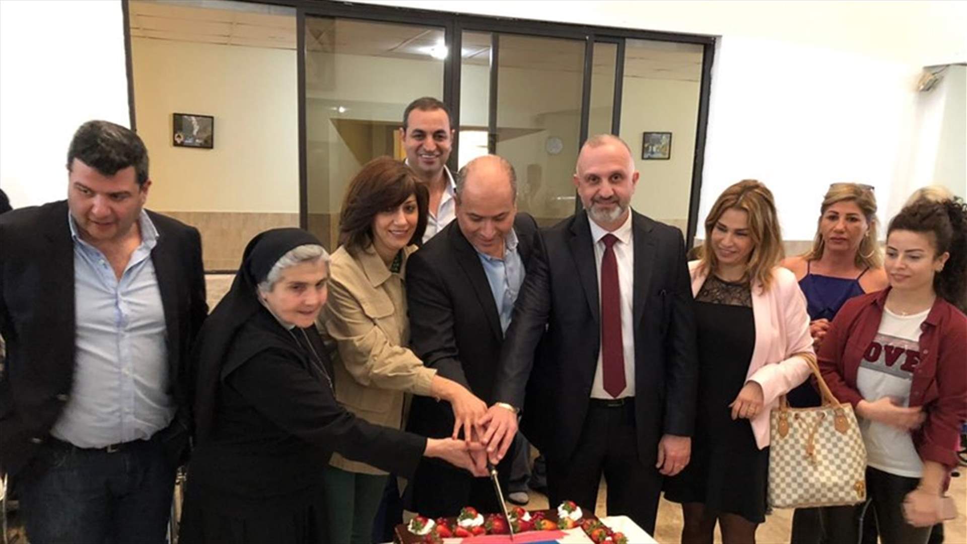 بلدية جبيل احتفلت بعيد الأم في دار المسنين (صور)