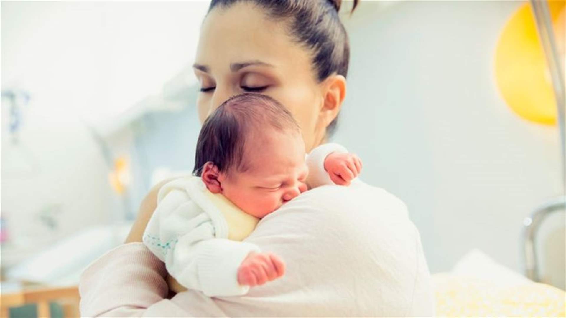 امرأة تفرض شرطاً غريباً على حماتها لتسمح لها الاقتراب من حفيدها