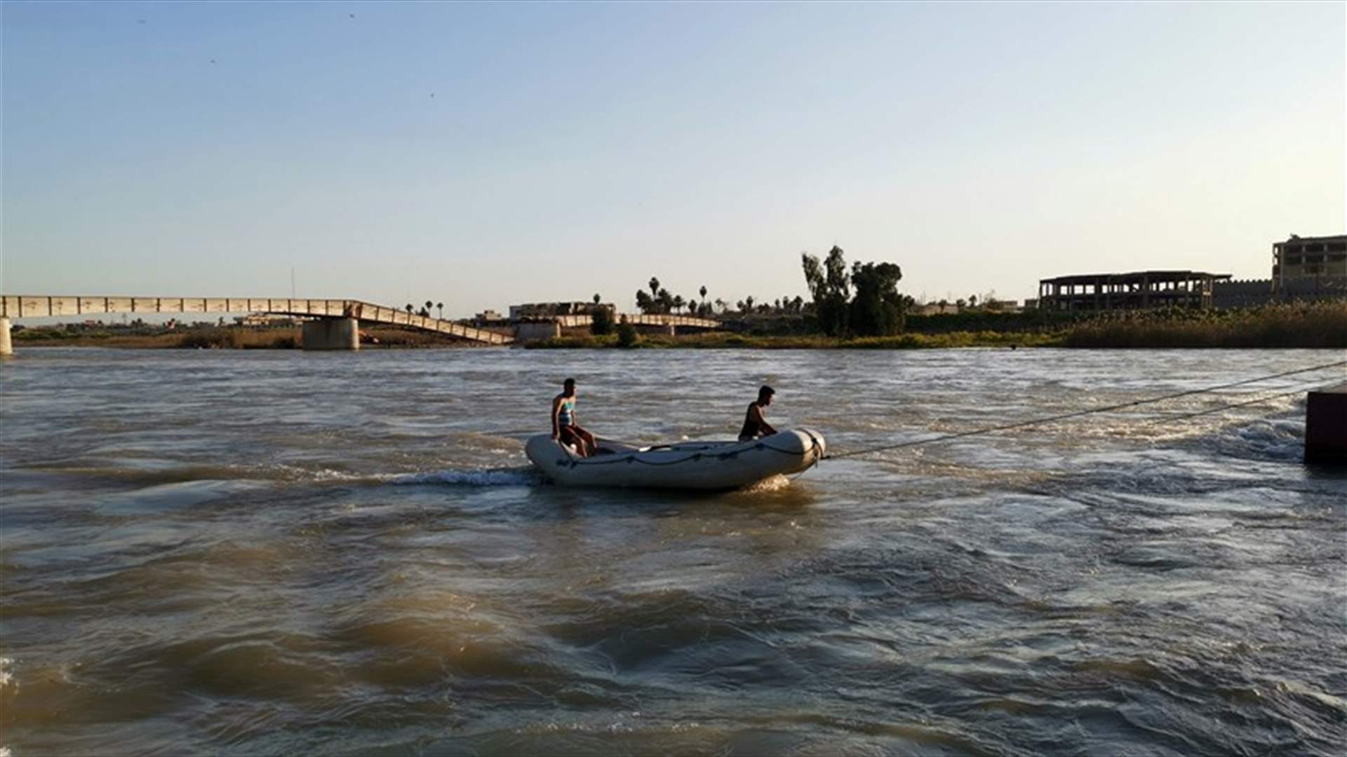 ارتفاع حصيلة ضحايا غرق العبارة في الموصل الى 100 شخص...