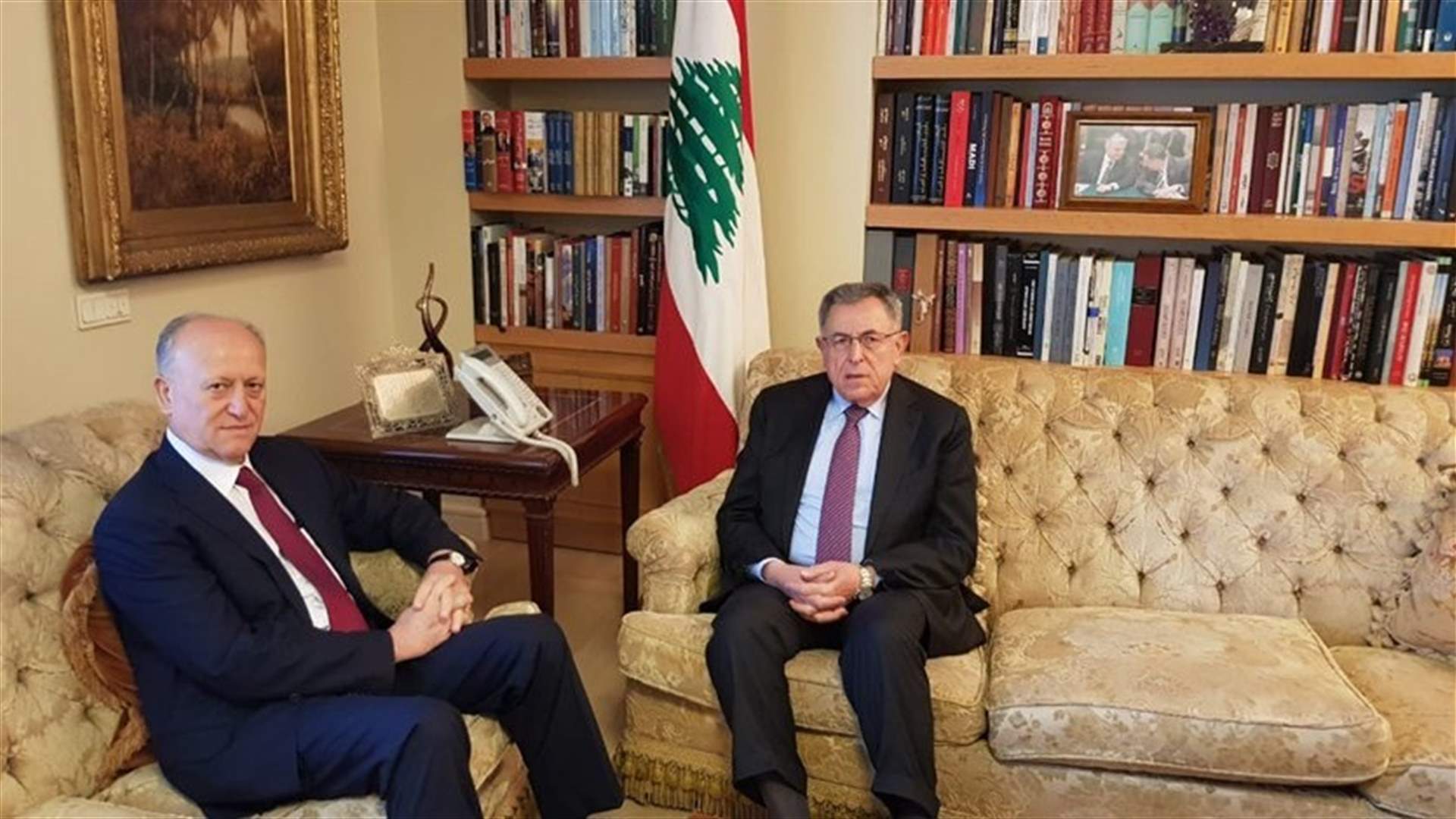Siniora holds meeting with Rifi