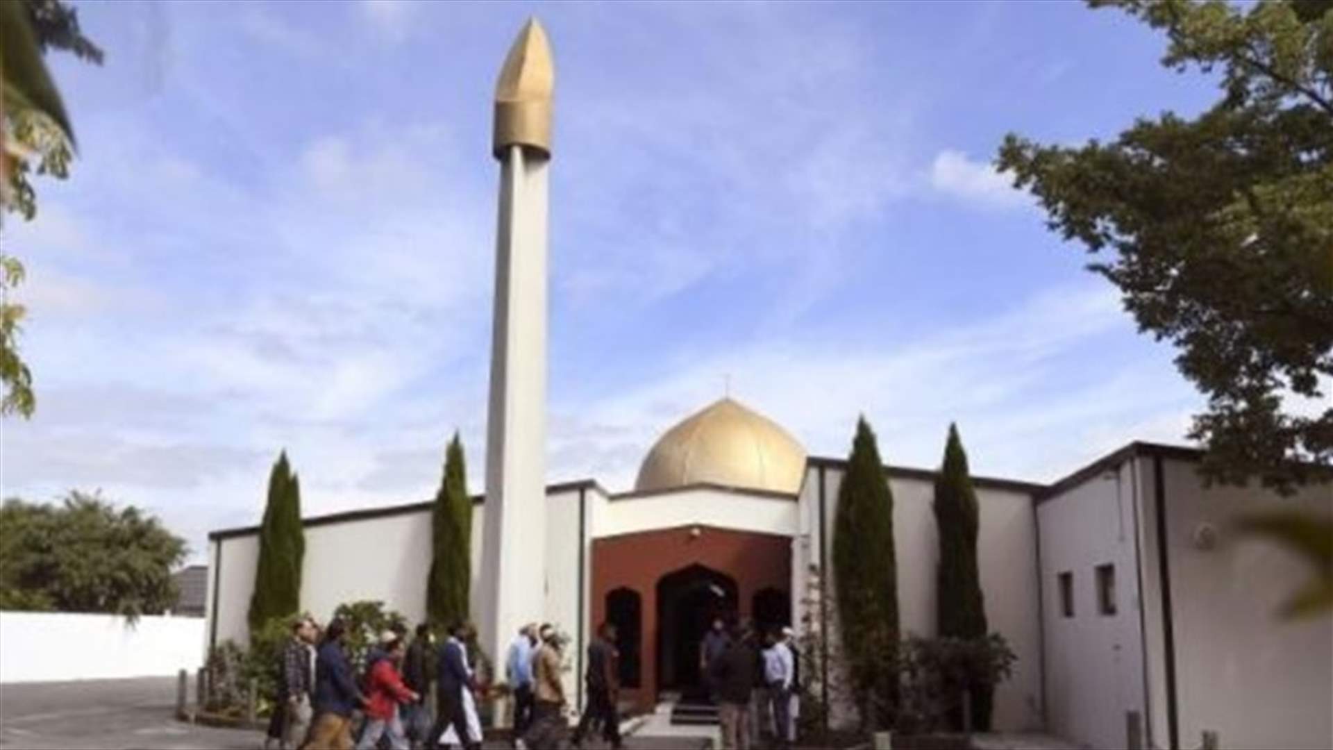 المصلون يعودون الى مسجد كرايست تشيرش