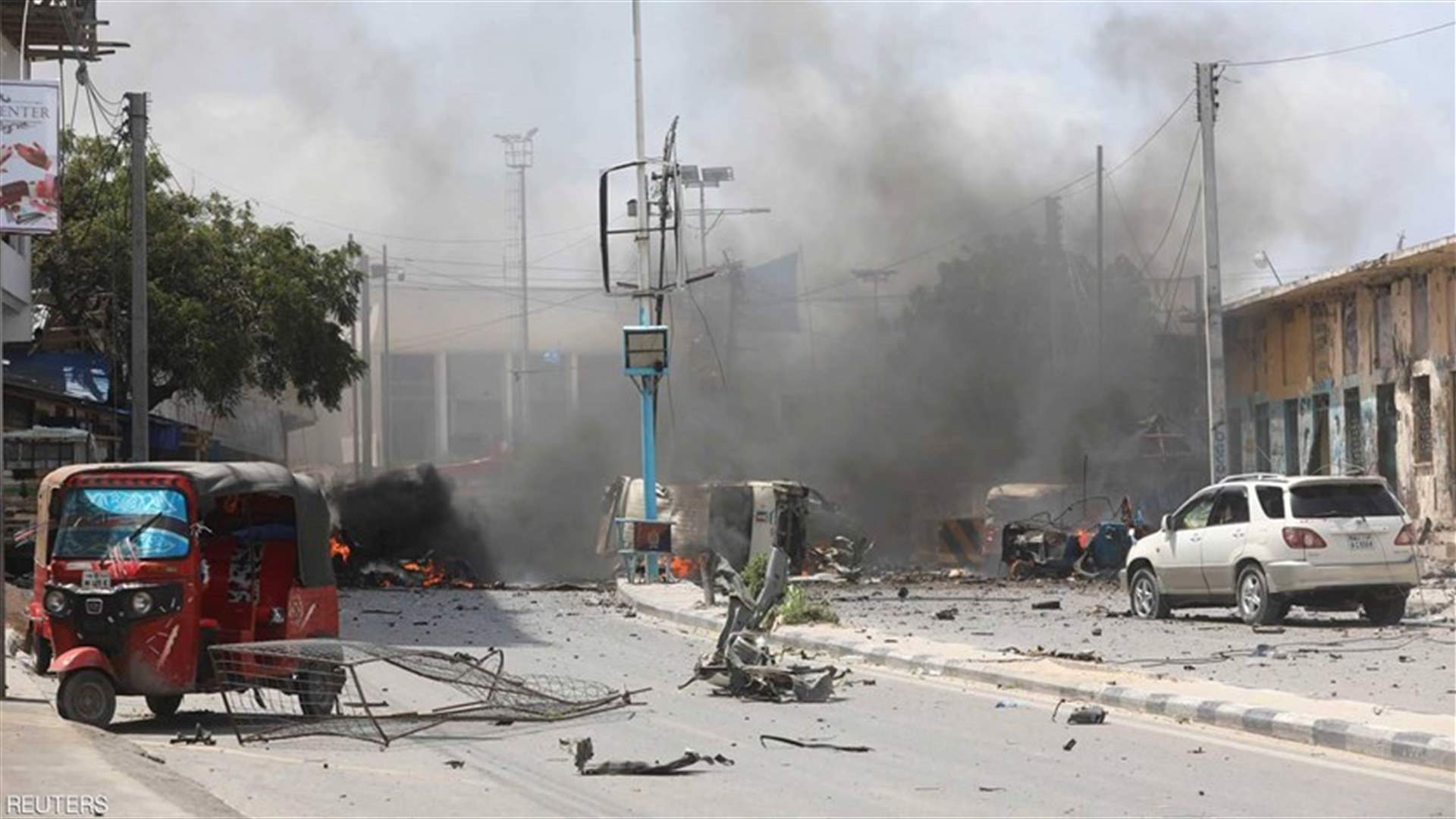 حركة الشباب الصومالية تنفذ هجوما بسيارة ملغومة على وزارة العمل