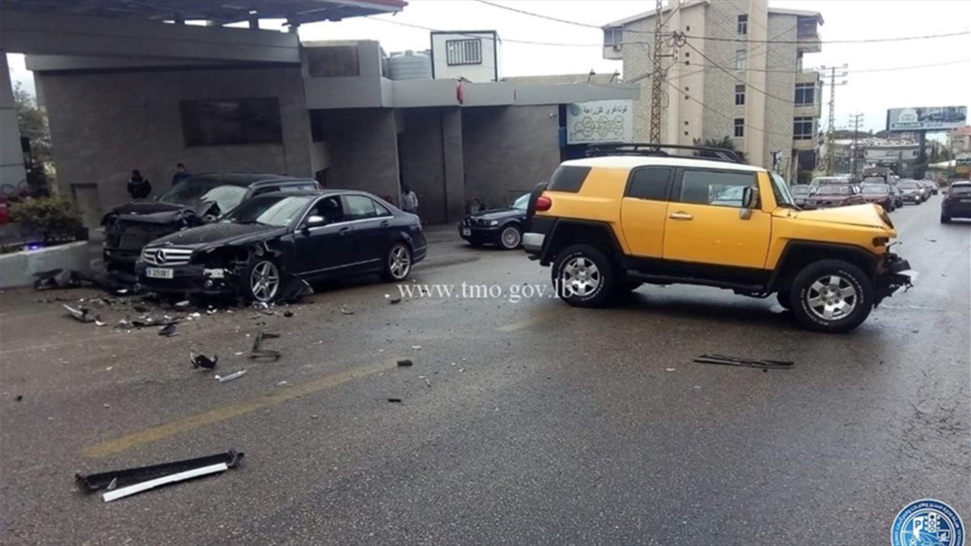 جريحان في حادث سير على طريق السهيلة - بلونة وزحمة في الاتجاهين (صور)