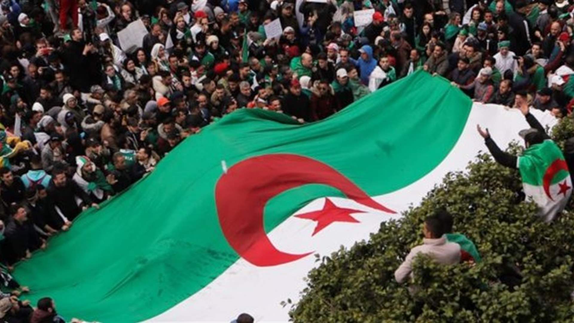 زعيم لاحتجاجات الجزائر يرفض محاولة الجيش إعلان عدم أهلية بوتفليقة للحكم