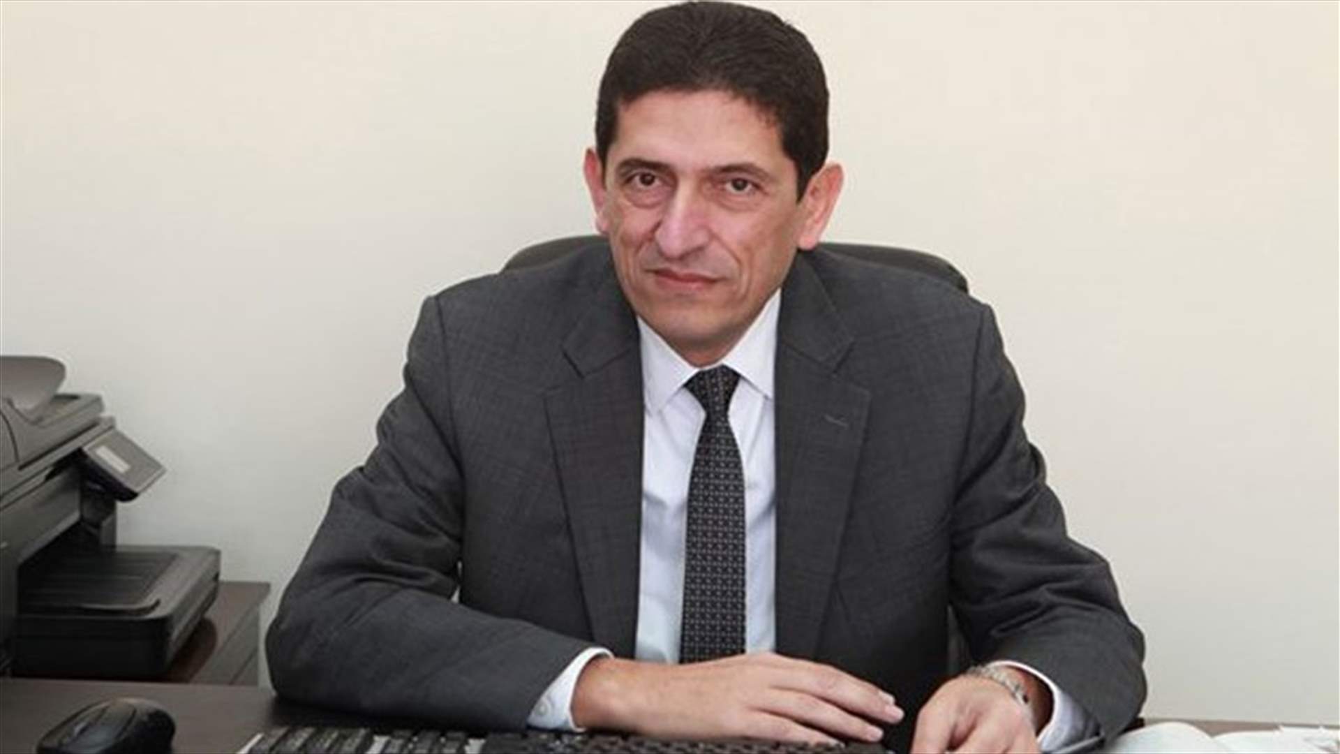 إسحق: "من الـ2010 ونحنا ناطرين نظرياتكن والكهربا من سيء لأسوأ"