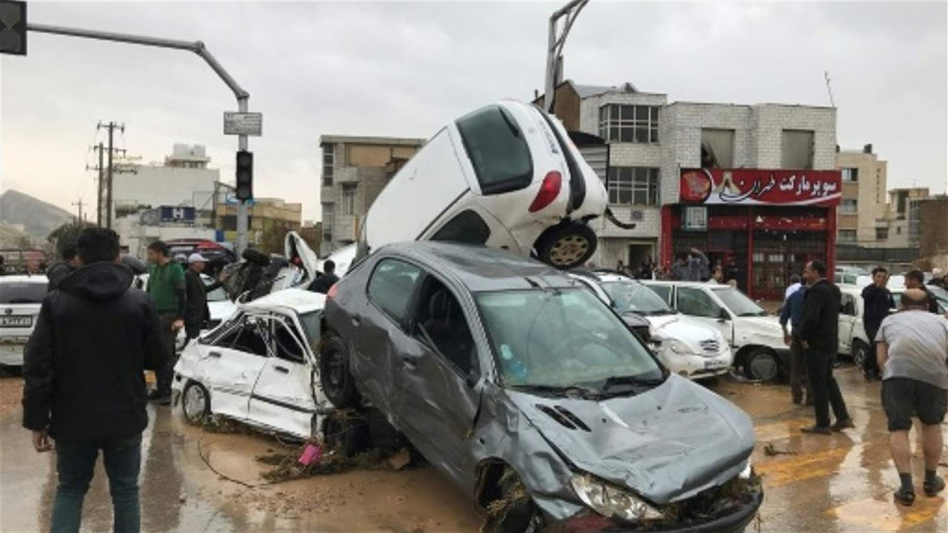 43 شخصا على الاقل لقوا حتفهم اثر فيضانات في ايران