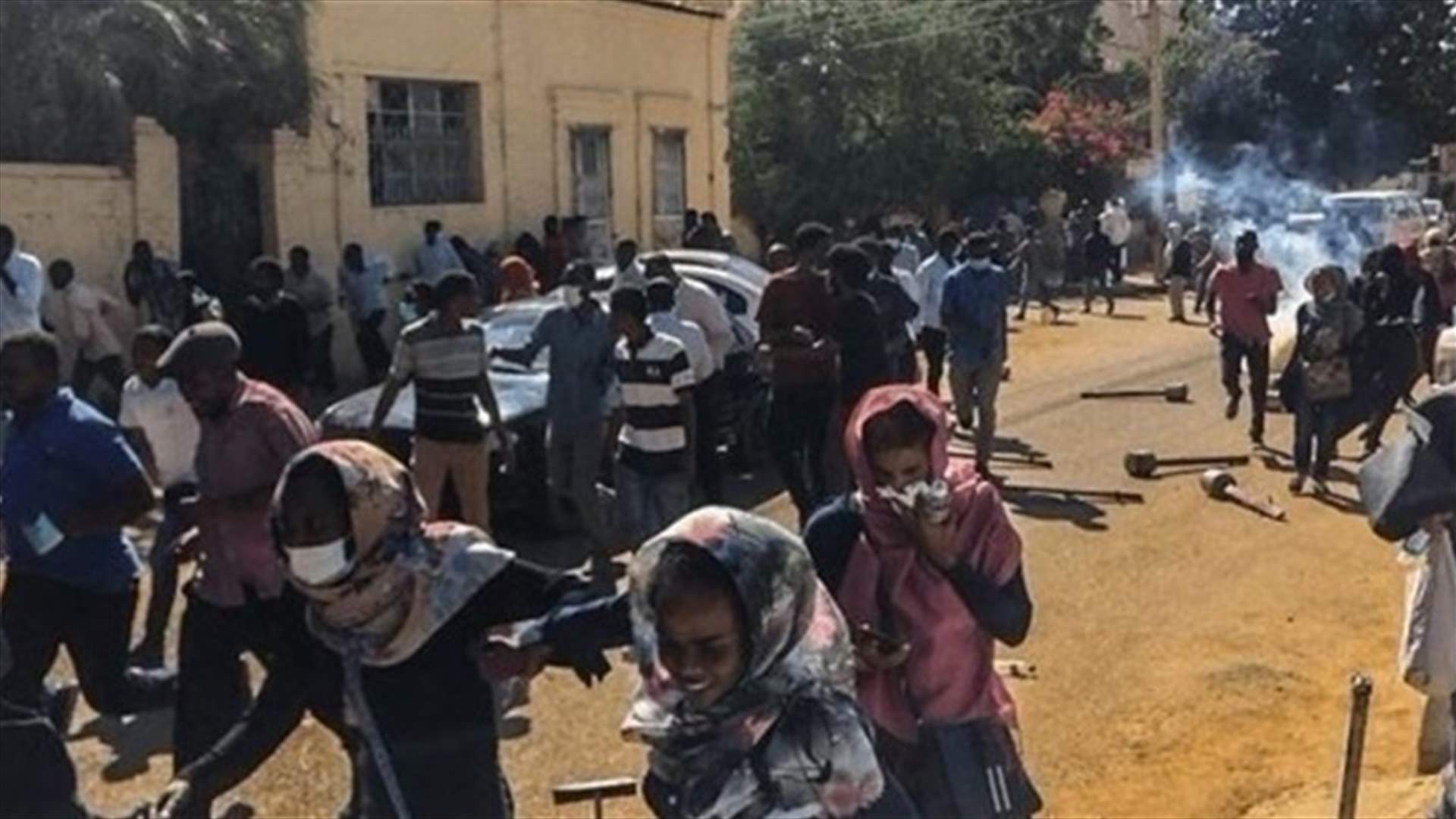 السجن ستة أشهر لثلاثة محتجين في السودان