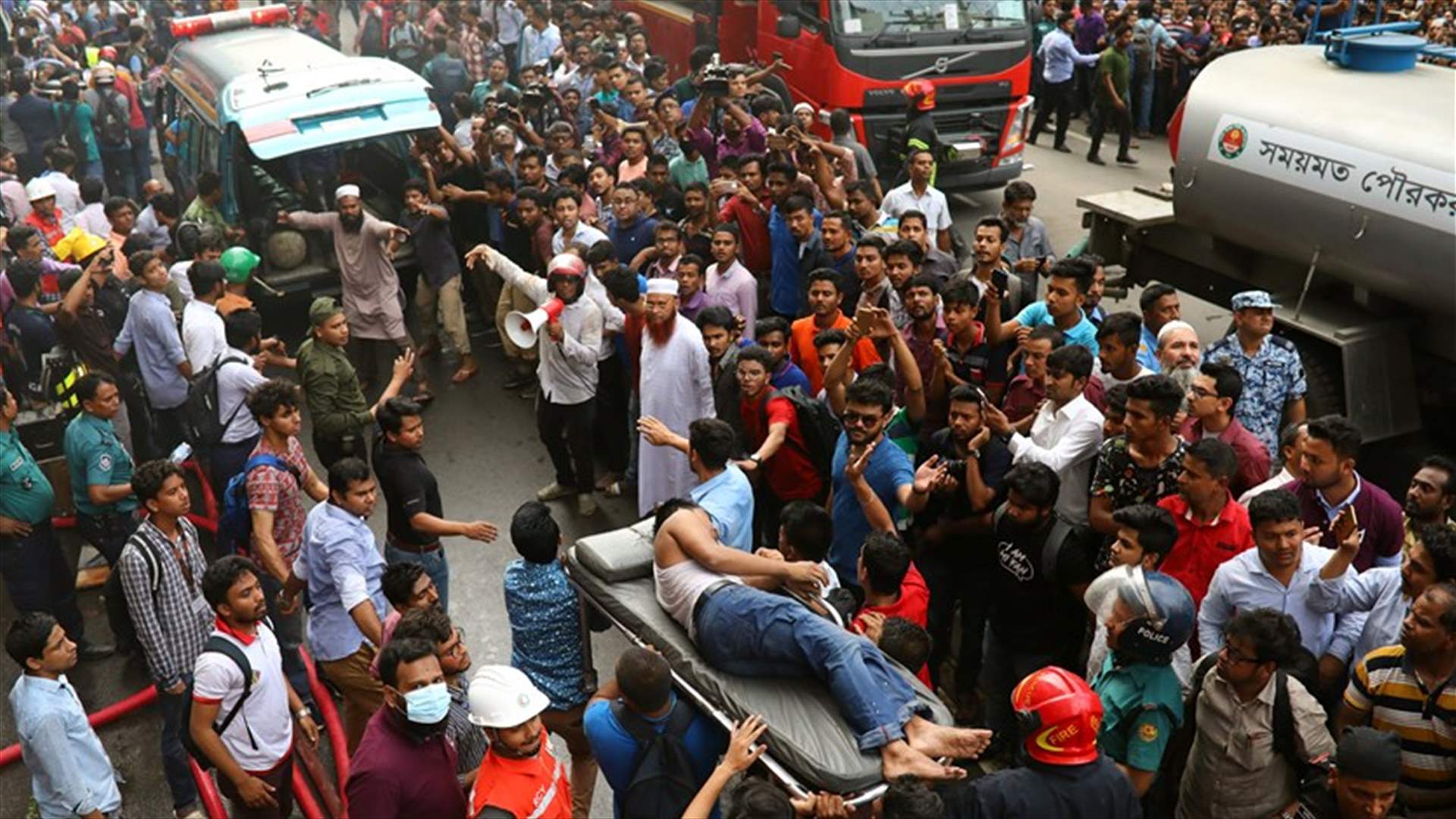 قتلى في حريق هائل بالعاصمة البنغلادشية (صور)