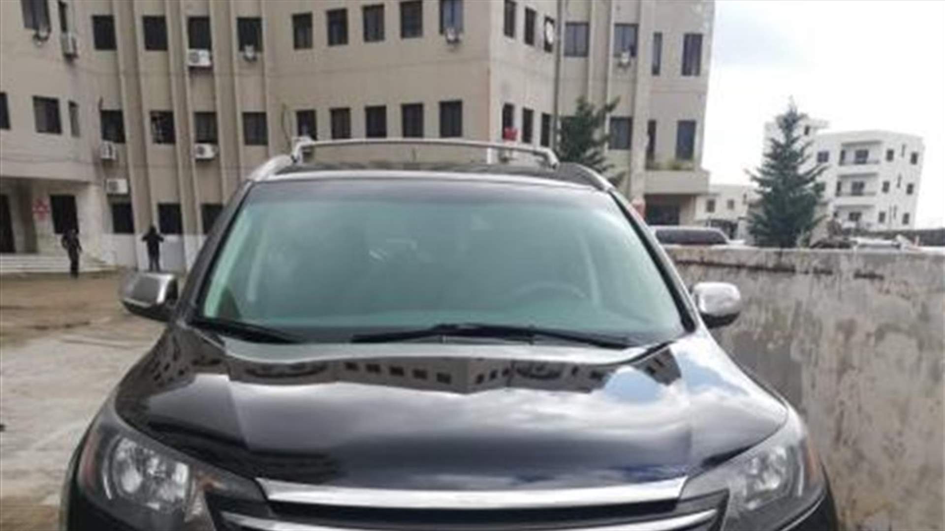 شعبة المعلومات تضبط سيارة بـ 3 لوحات مزوّرة (صور)