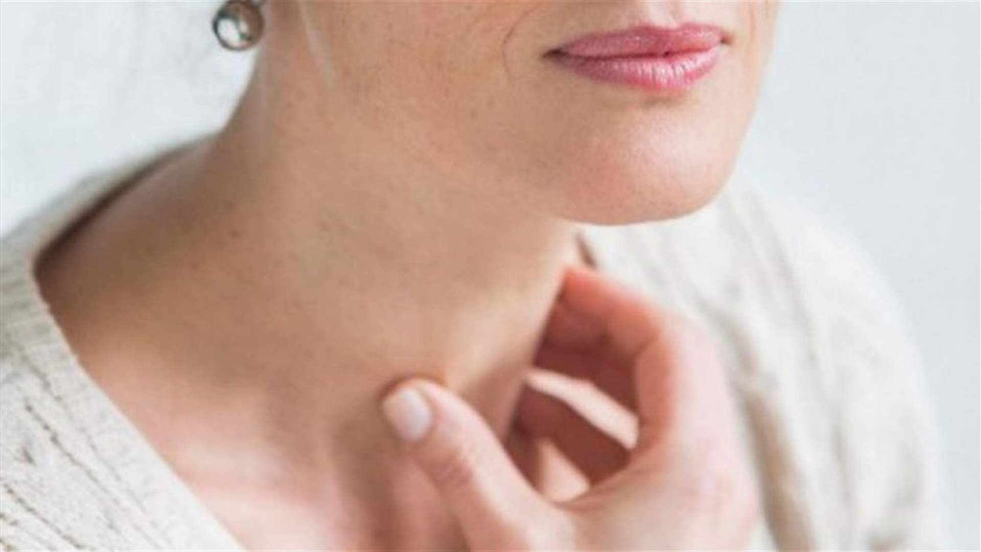 4 أعراض تعانون منها... قد تكشف عن اختلال الغدة الدرقية!