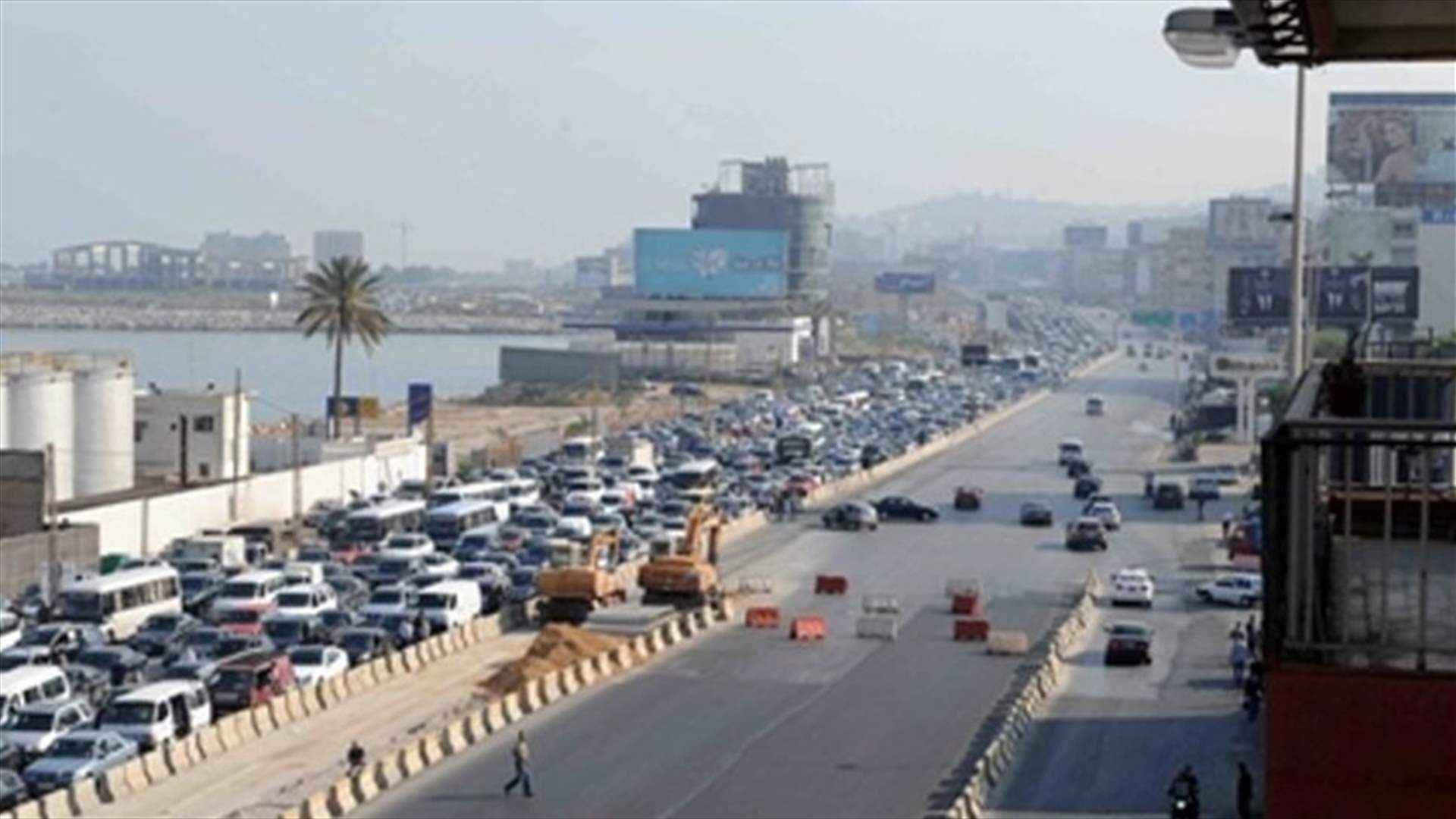 استكمال الأعمال على المسلك الغربي لجسر جل الديب الاحد...اليكم تدابير السير المتخذة