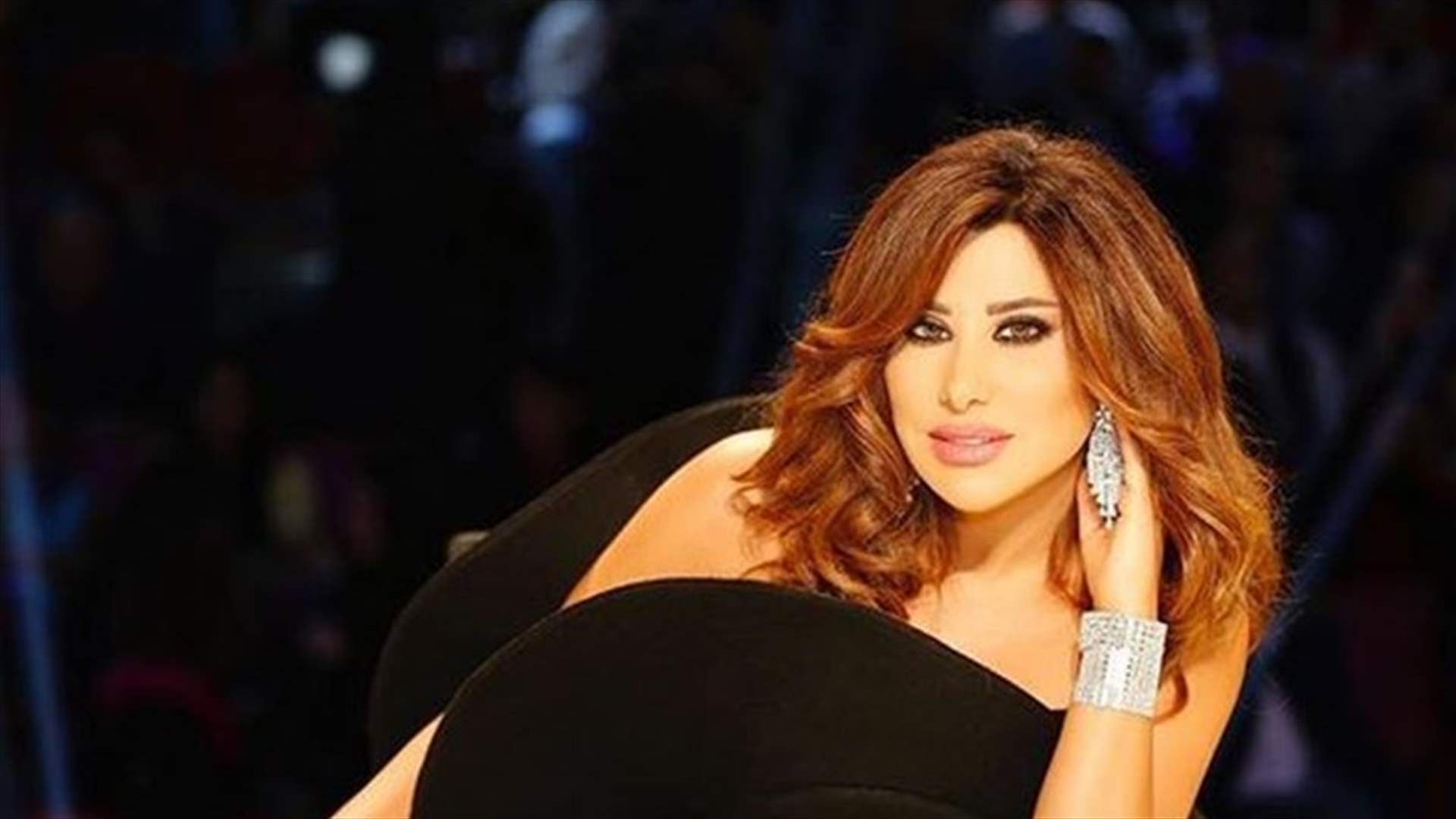 نجوى كرم تتألق بفستان أزرق في Arabs Got Talent