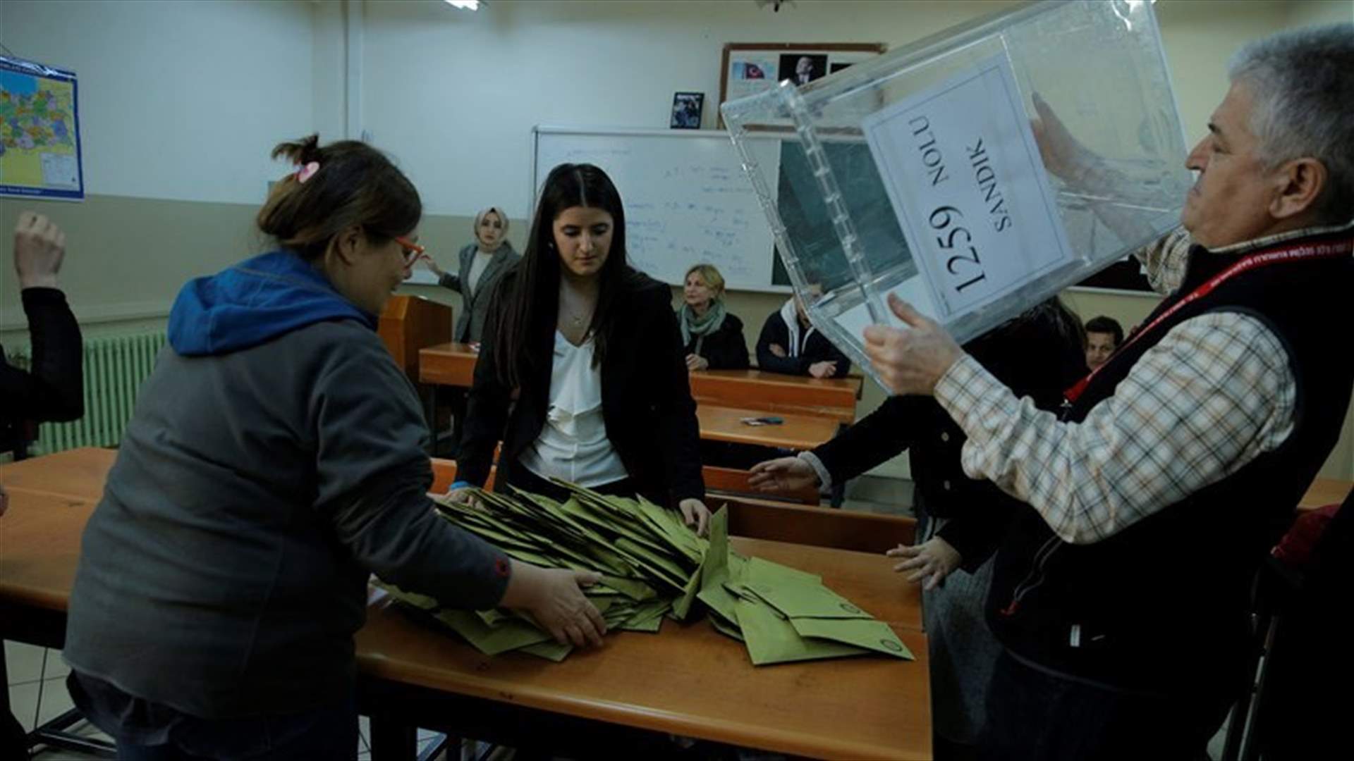 Opposition candidate ahead in Istanbul -Turkish election board