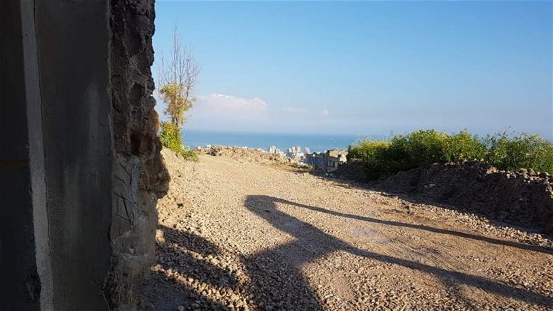 فتح طريق فرعية بعد انهيار حائط دعم في حارة صيدا