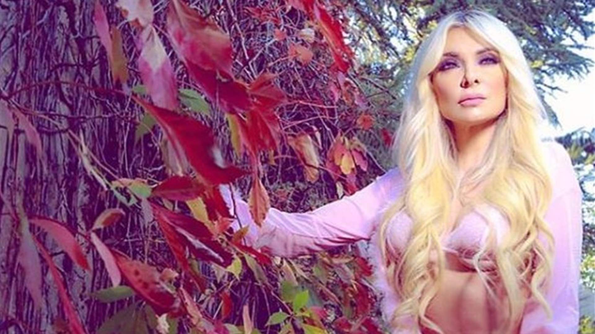 ميريام كلينك تدوس على مئات الدولارات وتشهر سلاحها!