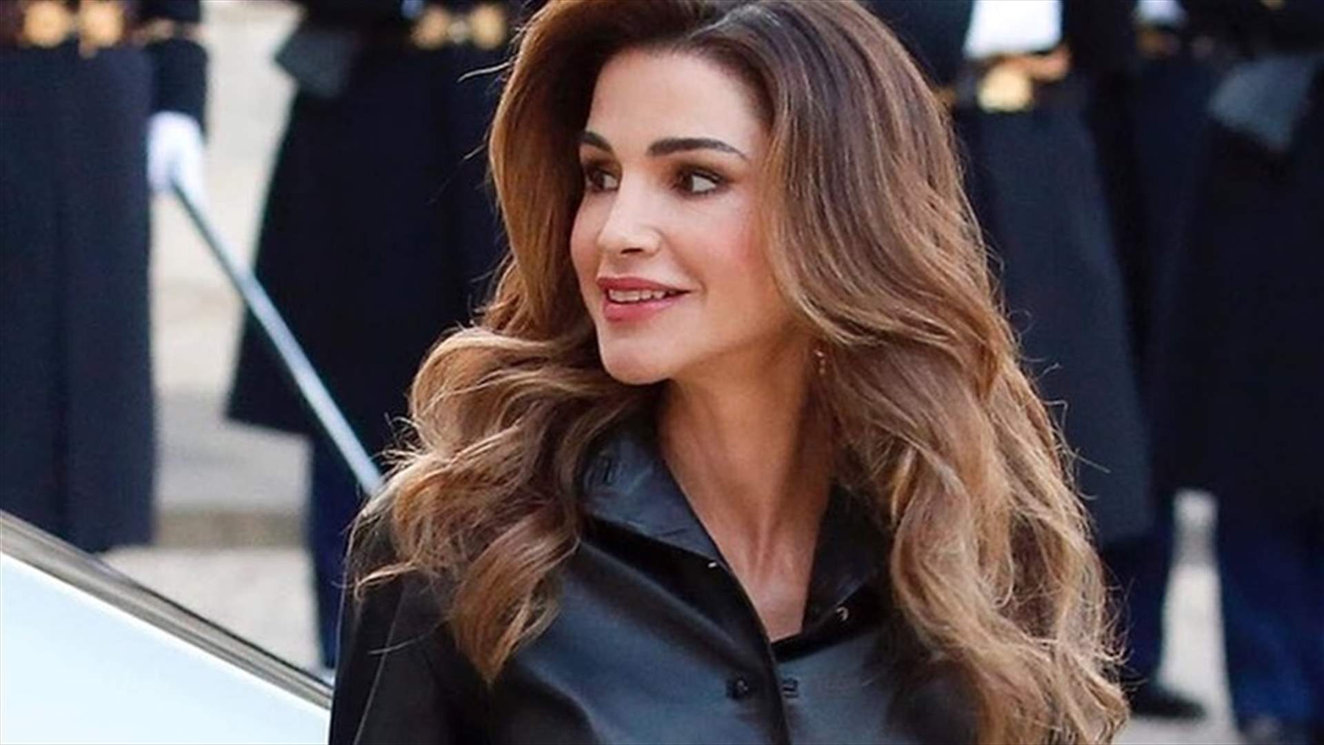 الملكة رانيا عبدالله بلوك مفعم بالألوان... اعتمدت لونين لا يخطران في البال (صور)