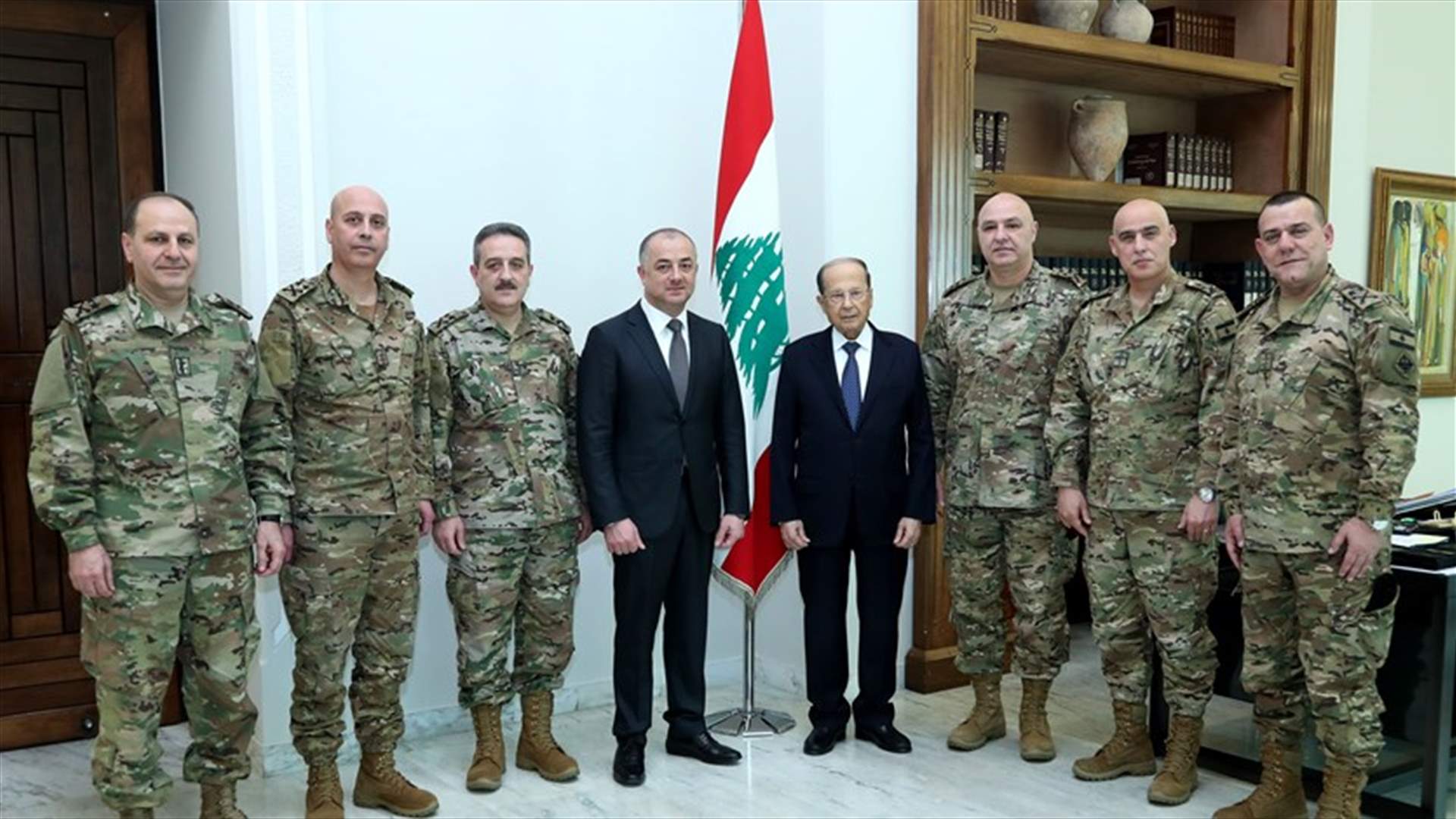 الرئيس عون التقى أعضاء المجلس العسكري بحضور بو صعب
