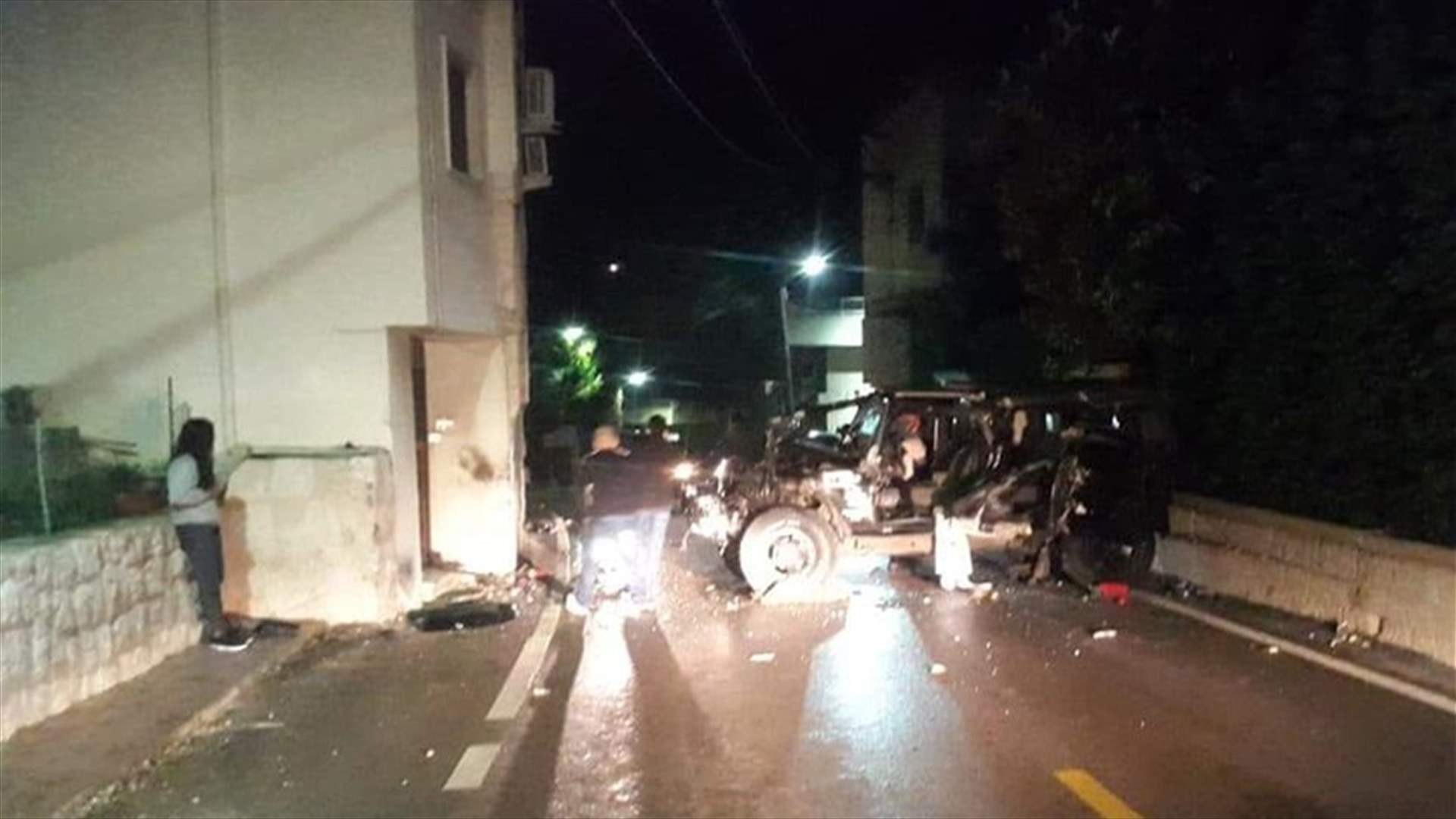 جريحان باصطدام سيارة بحائط في كفرحزير الكورة (صورة)