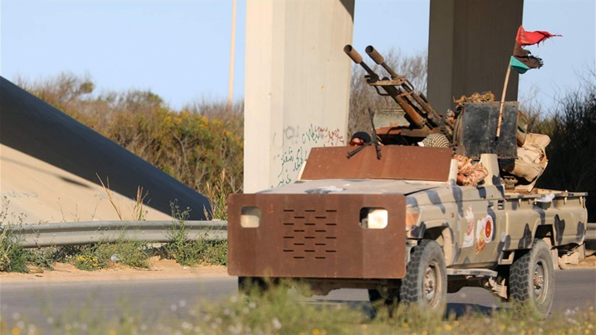 قوات مسلحة متحالفة مع الحكومة الليبية تتحرك من مصراتة باتجاه طرابلس للدفاع عن العاصمة
