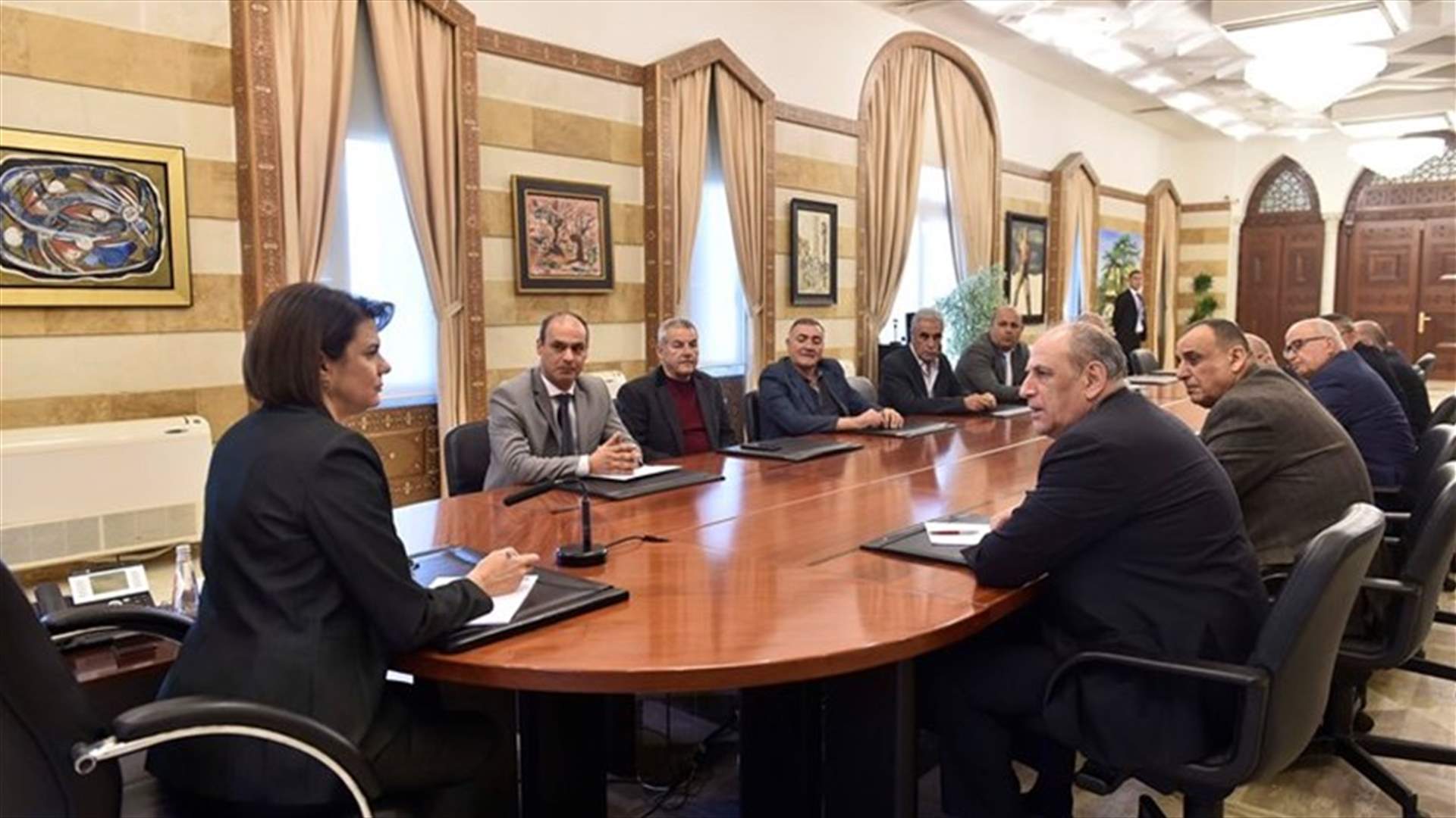 الحسن تابعت تداعيات النزوح مع وزير الإعلام ونواب...