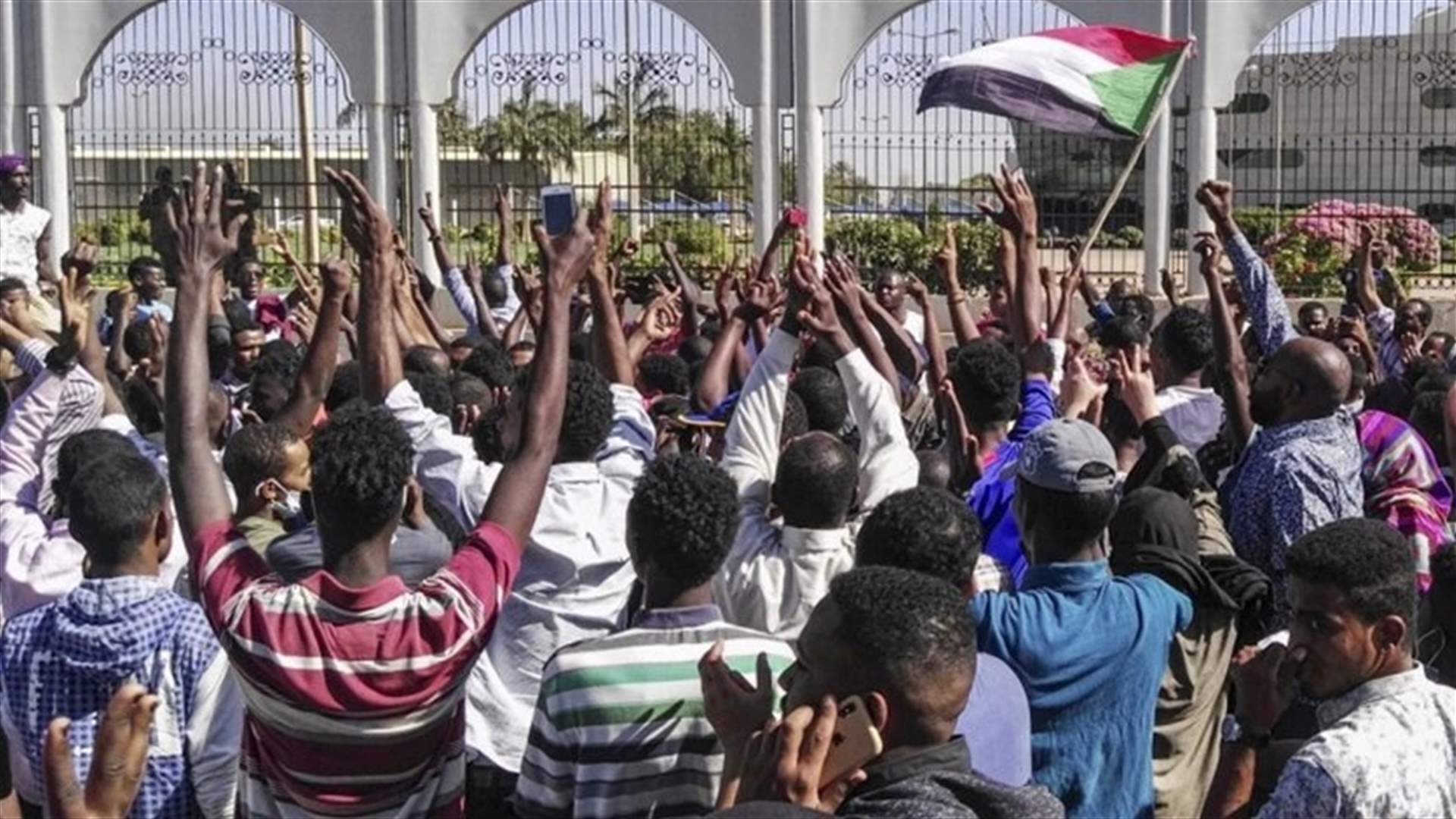 Sudanese security forces in fresh attempt to clear protesters outside Defense Ministry -witnesses