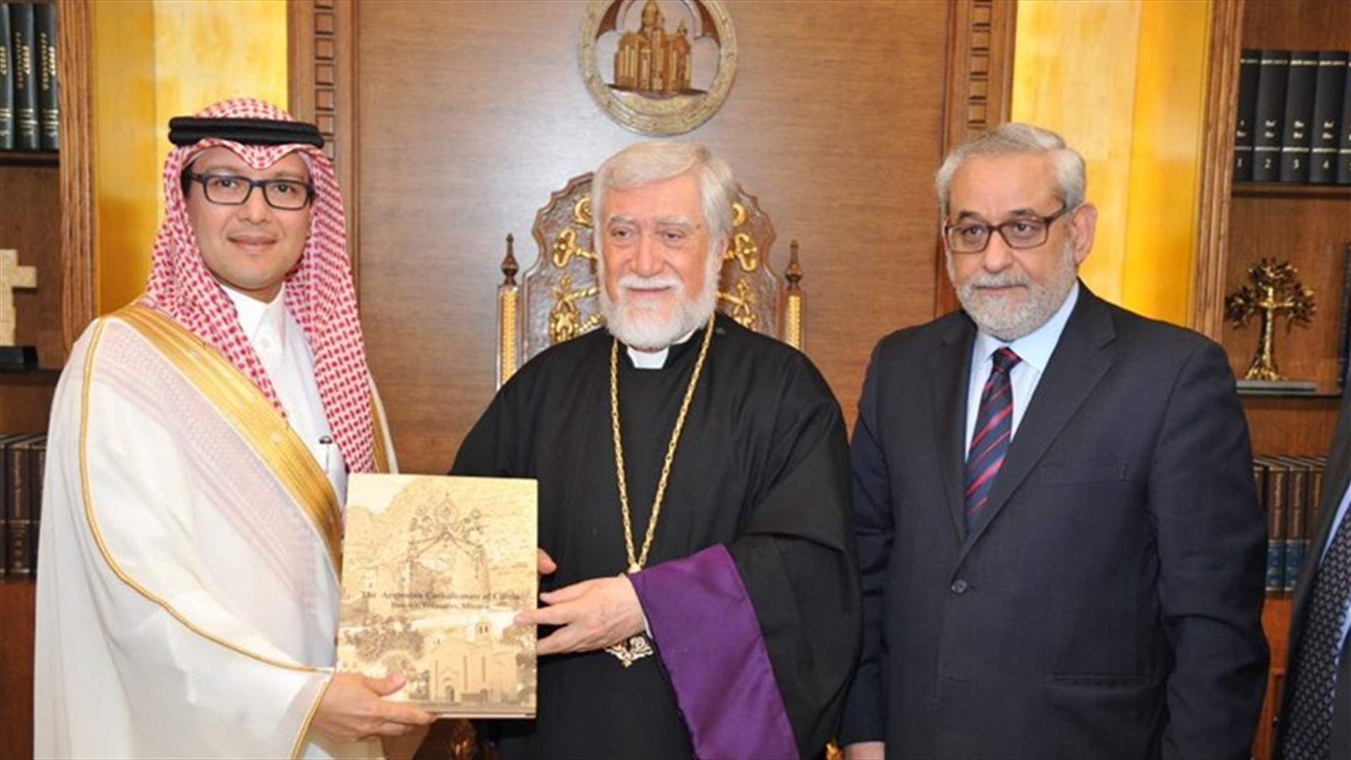 بخاري يزور بطريركية الارمن الارثوذكس: الأمة الأرمنية عانت الكثير من الظلم لكنها لم تيأس