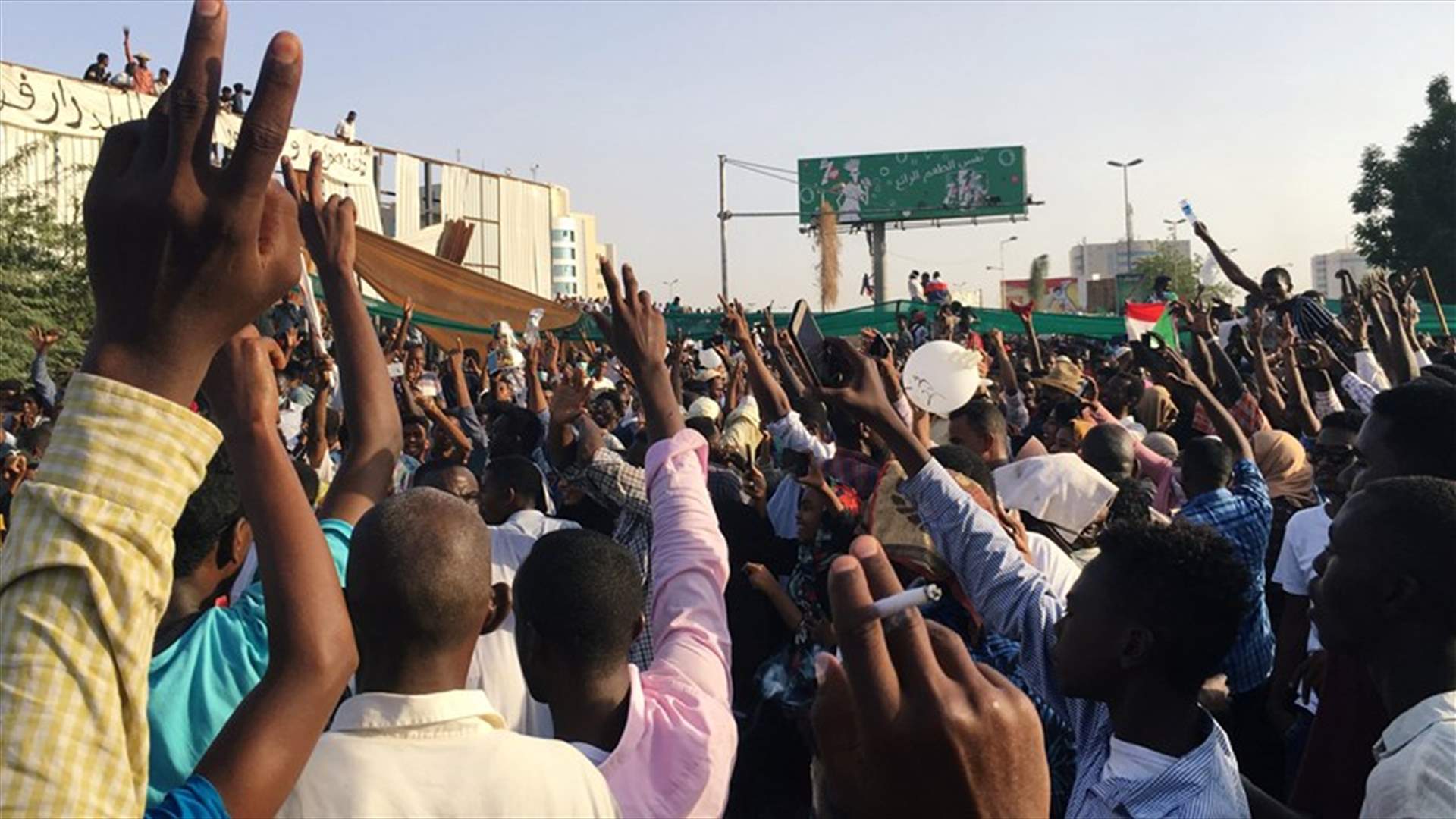 قتلى وجرحى في هجمات على اعتصام في الخرطوم... والشرطة تدعو الى توحيد كلمة أهل السودان