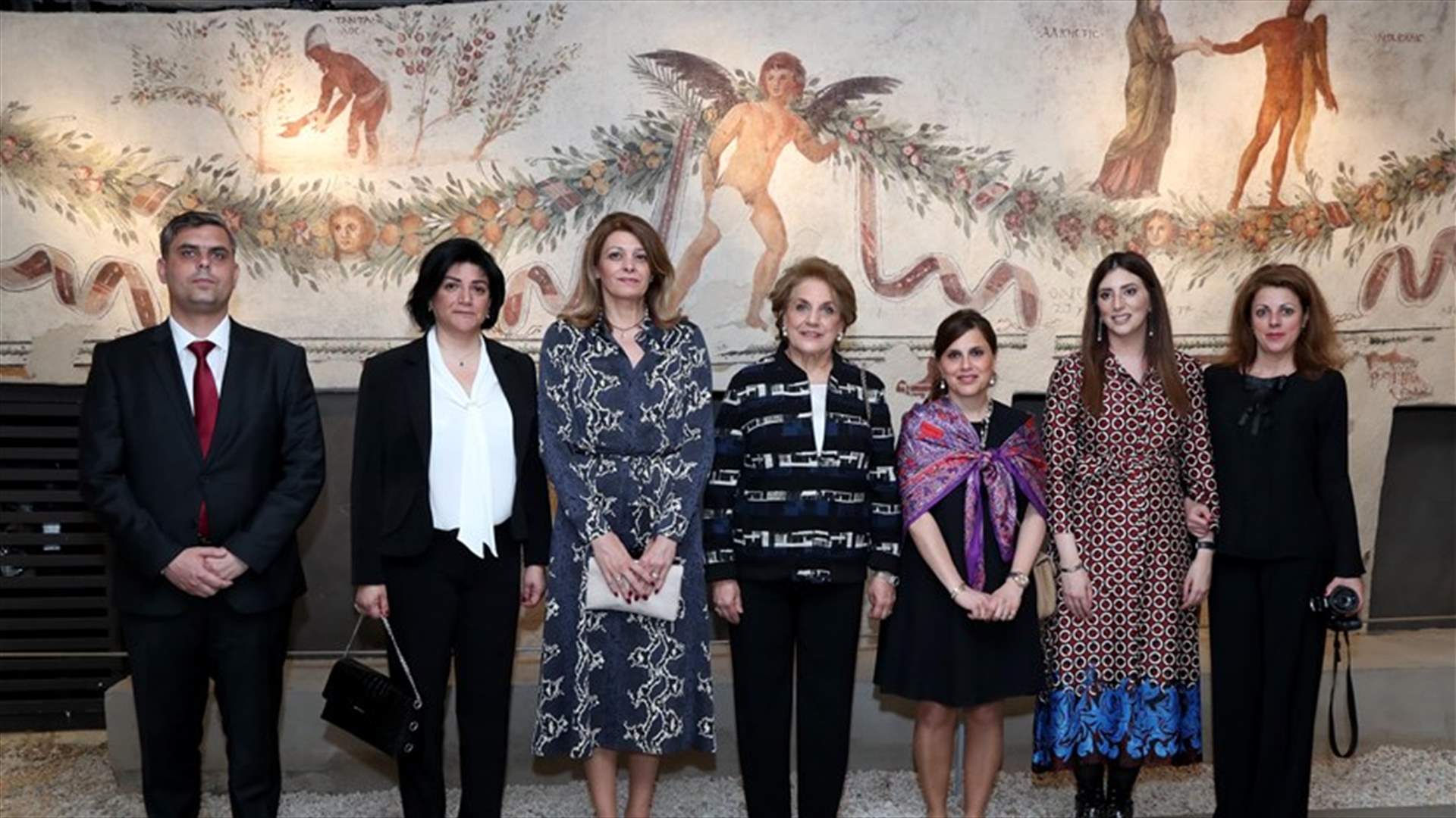 جولة للبنانية الاولى ونظيرتها البلغارية في المتحف الوطني