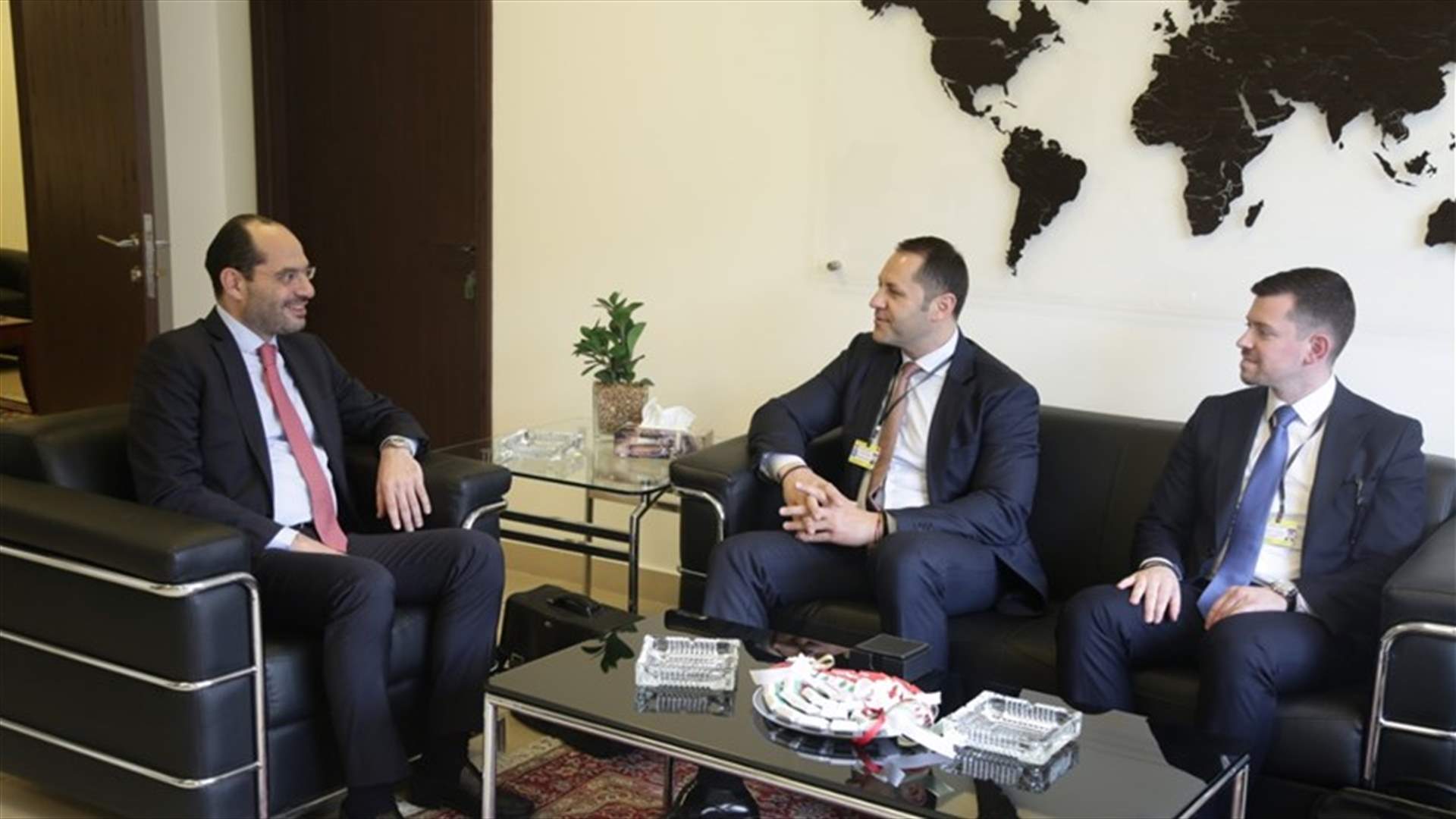 مراد ناقش مع مانوليف تنمية الاقتصاد والتجارة بين لبنان وبلغاريا