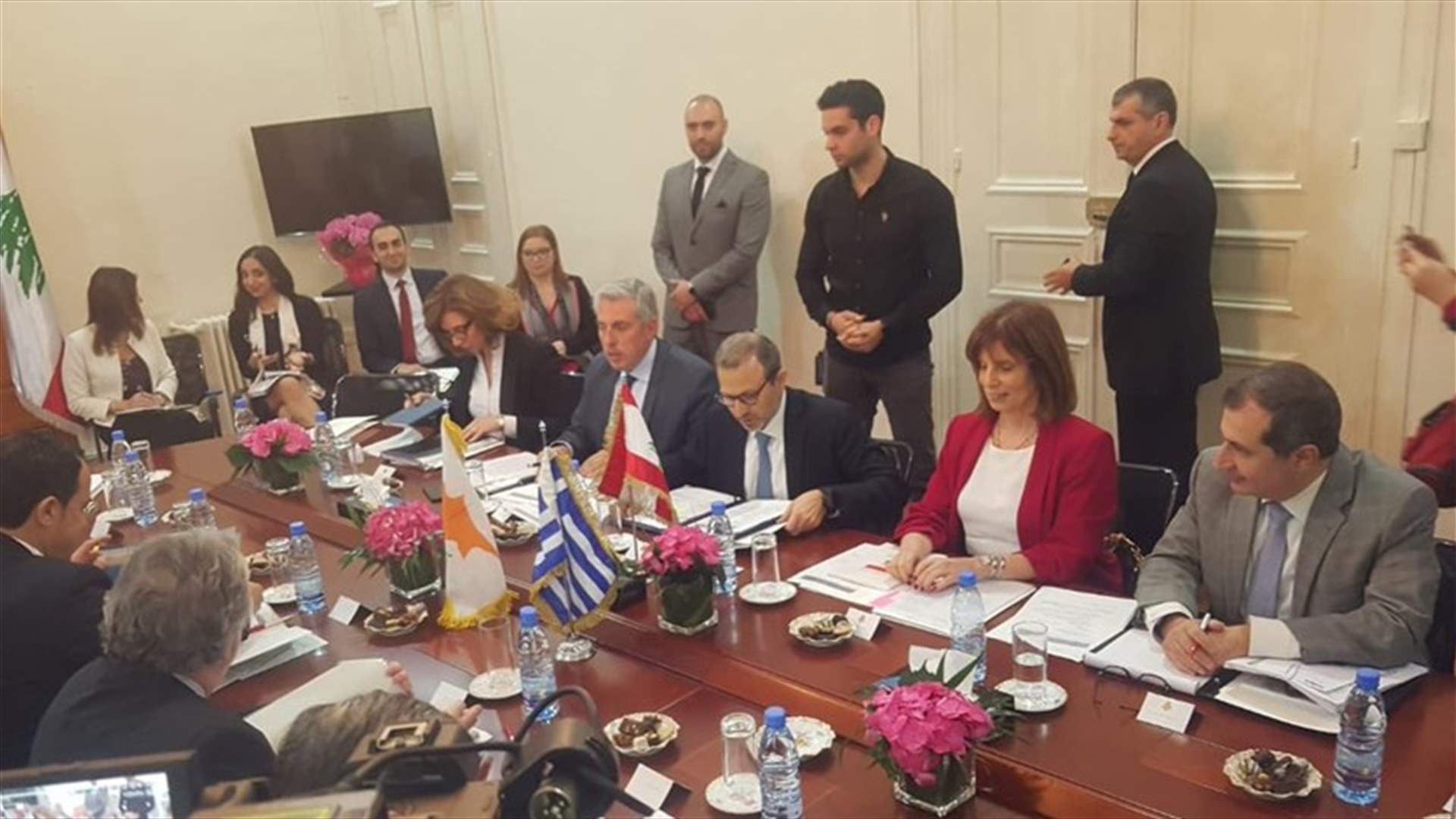 اجتماع بين وزراء خارجية لبنان واليونان وقبرص في الخارجية