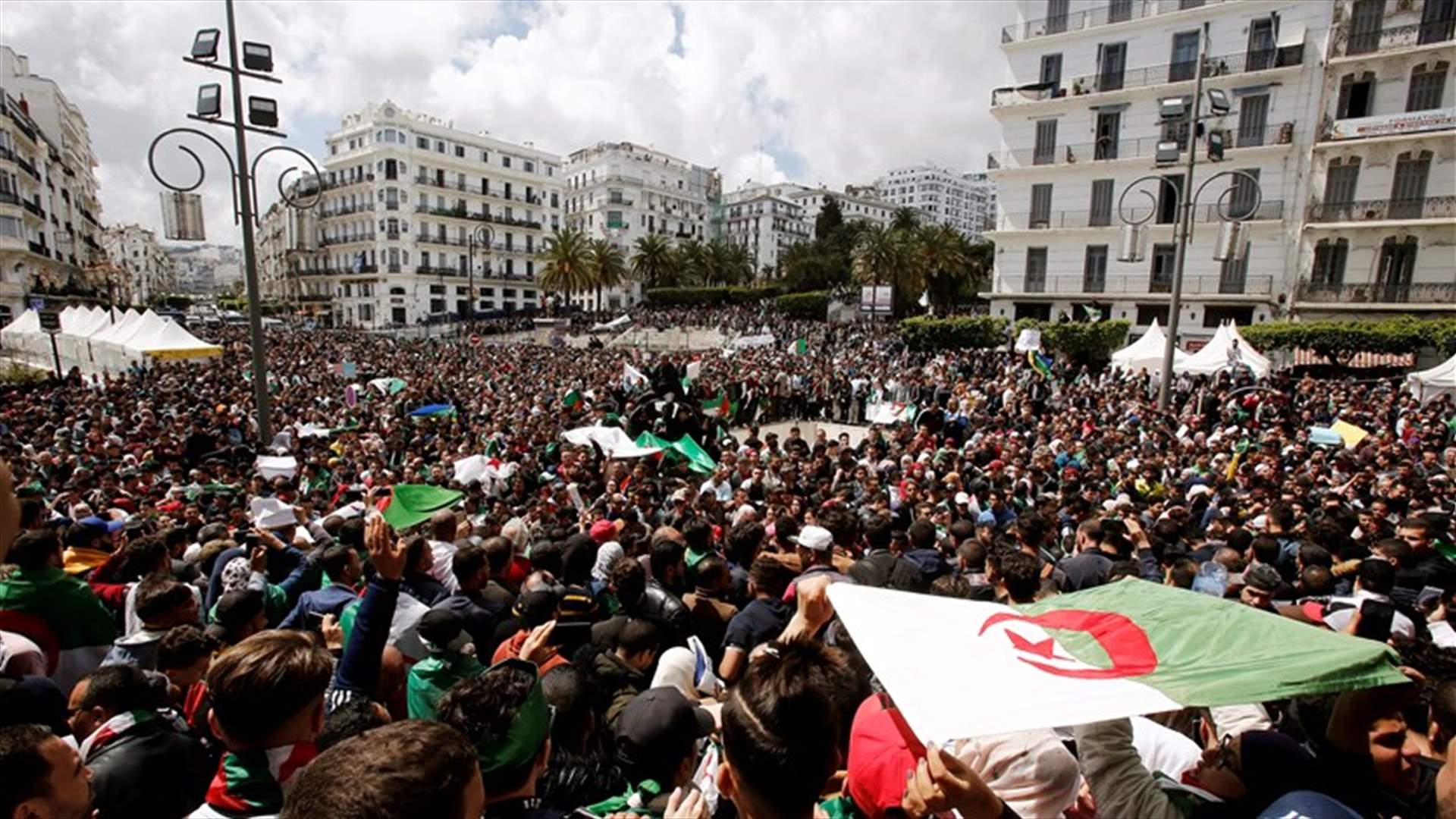 من هو أول المترشحين لانتخابات الرئاسة بالجزائر؟