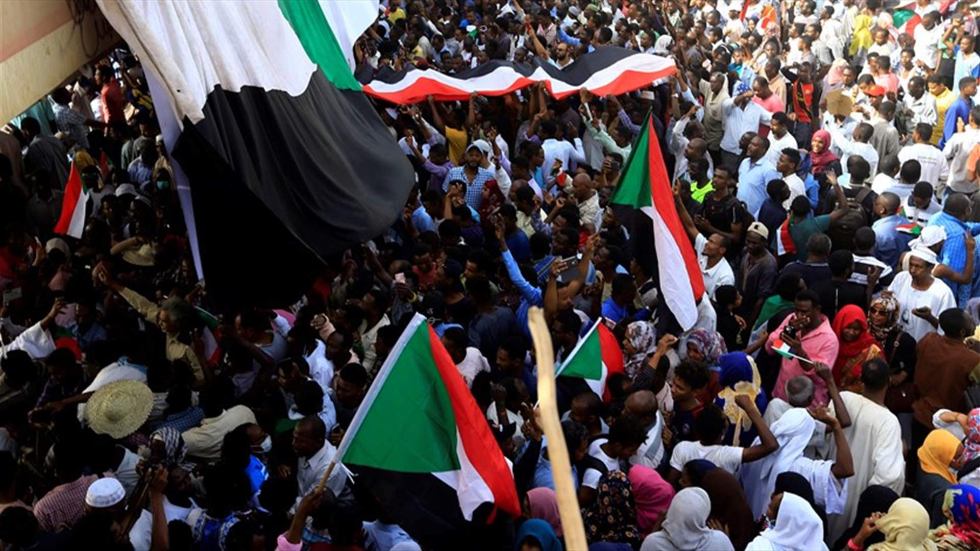 التلفزيون السوداني: وزير الدفاع بن عوف رئيسا للمجلس العسكري الانتقالي