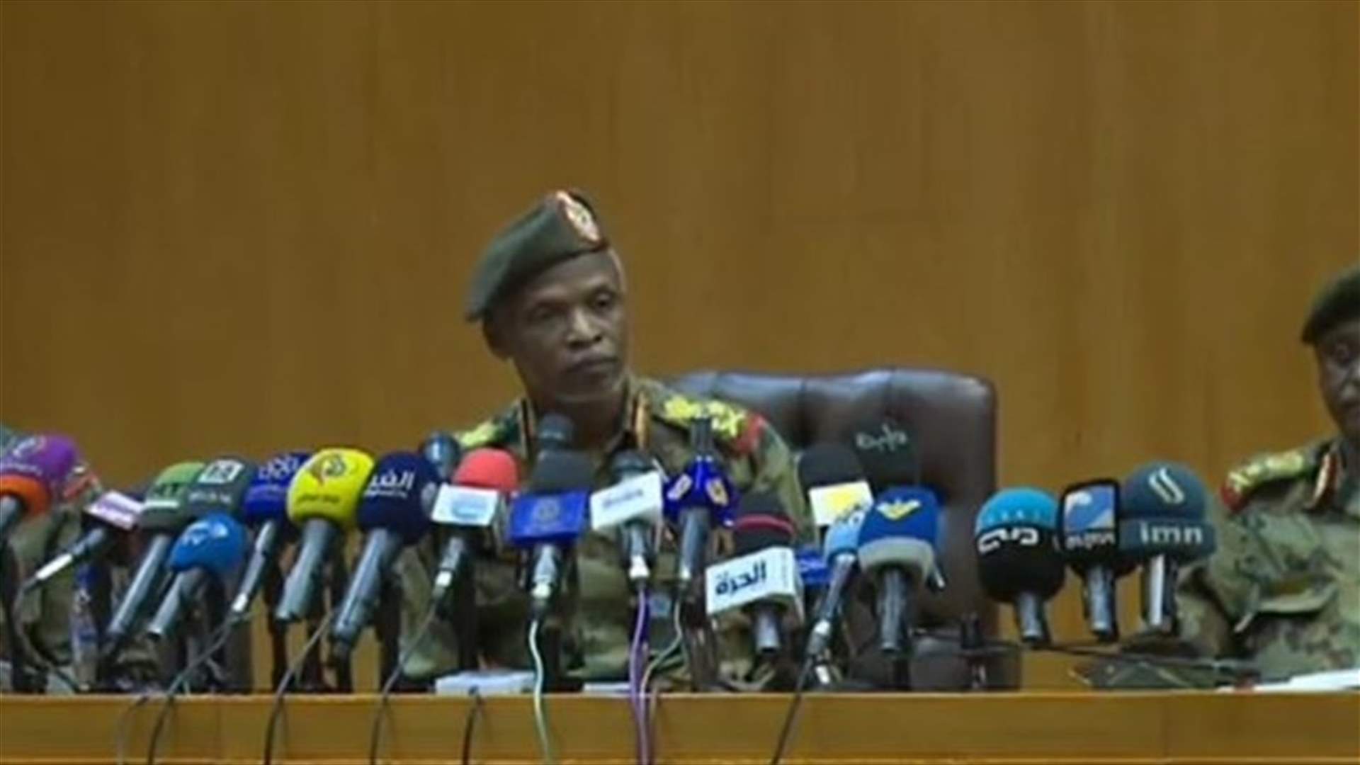 المجلس العسكري بالسودان: لن نسلّم البشير الى الخارج والحكومة ستكون مدنية