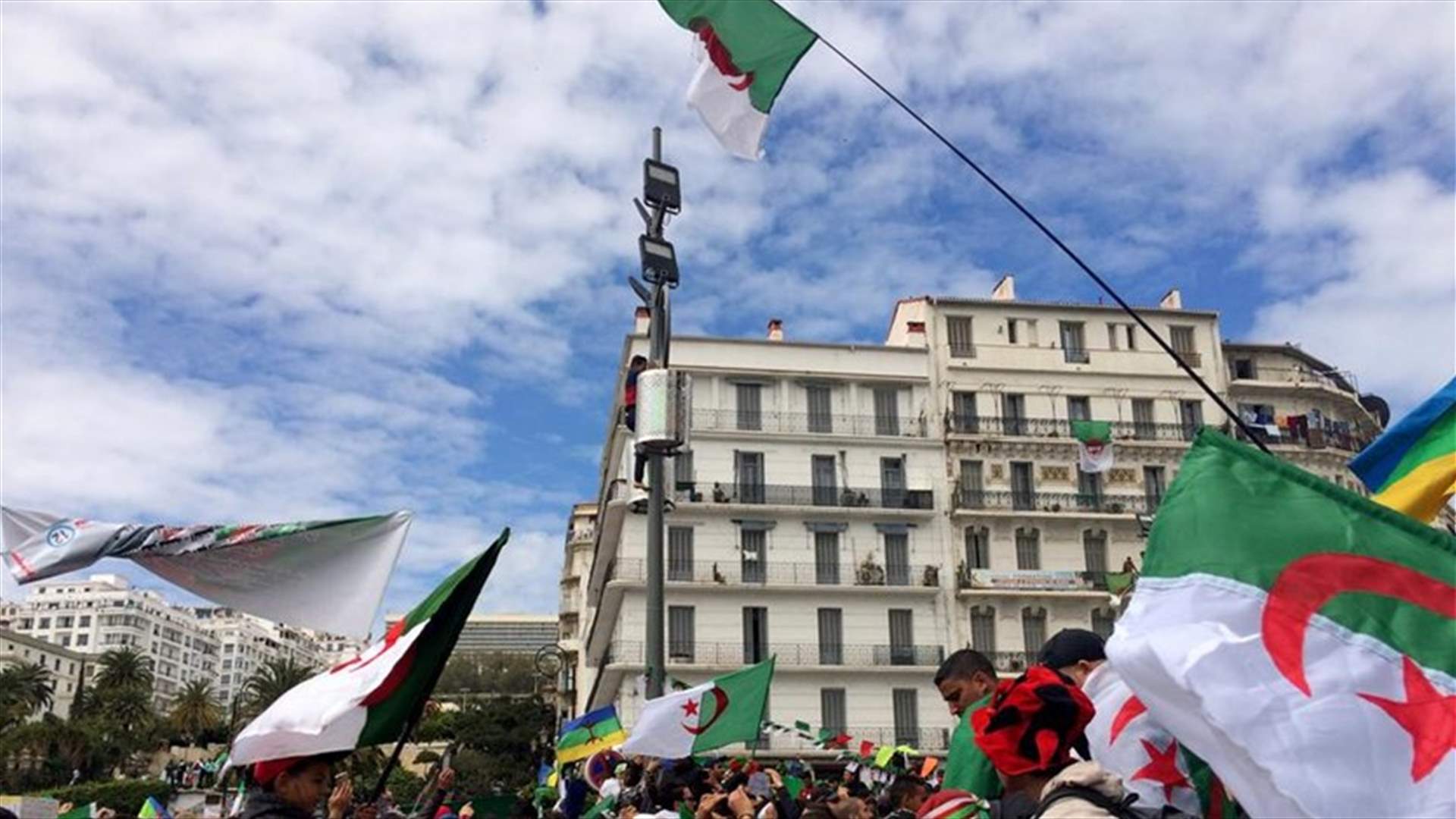 Thousands protests again in Algeria to demand political change