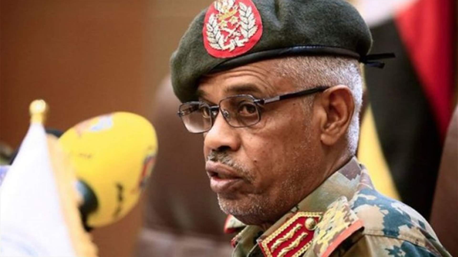 رئيس المجلس العسكري في السودان يتنازل عن منصبه